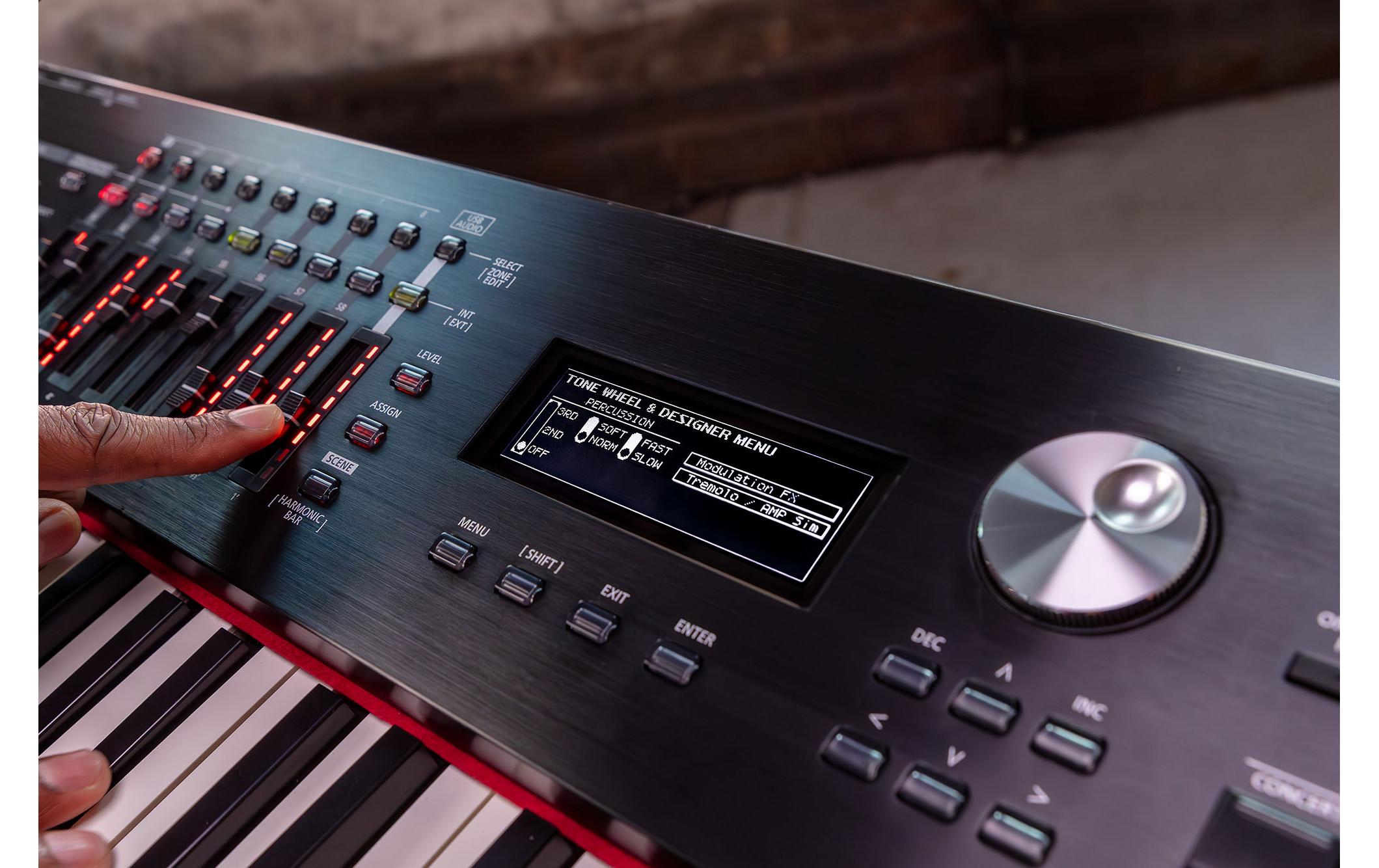 Stage Piano RD-2000 EX<br>Stagepiano mit zwei unabhängigen Klangerzeugern und modernen Steuerungsfunktionen