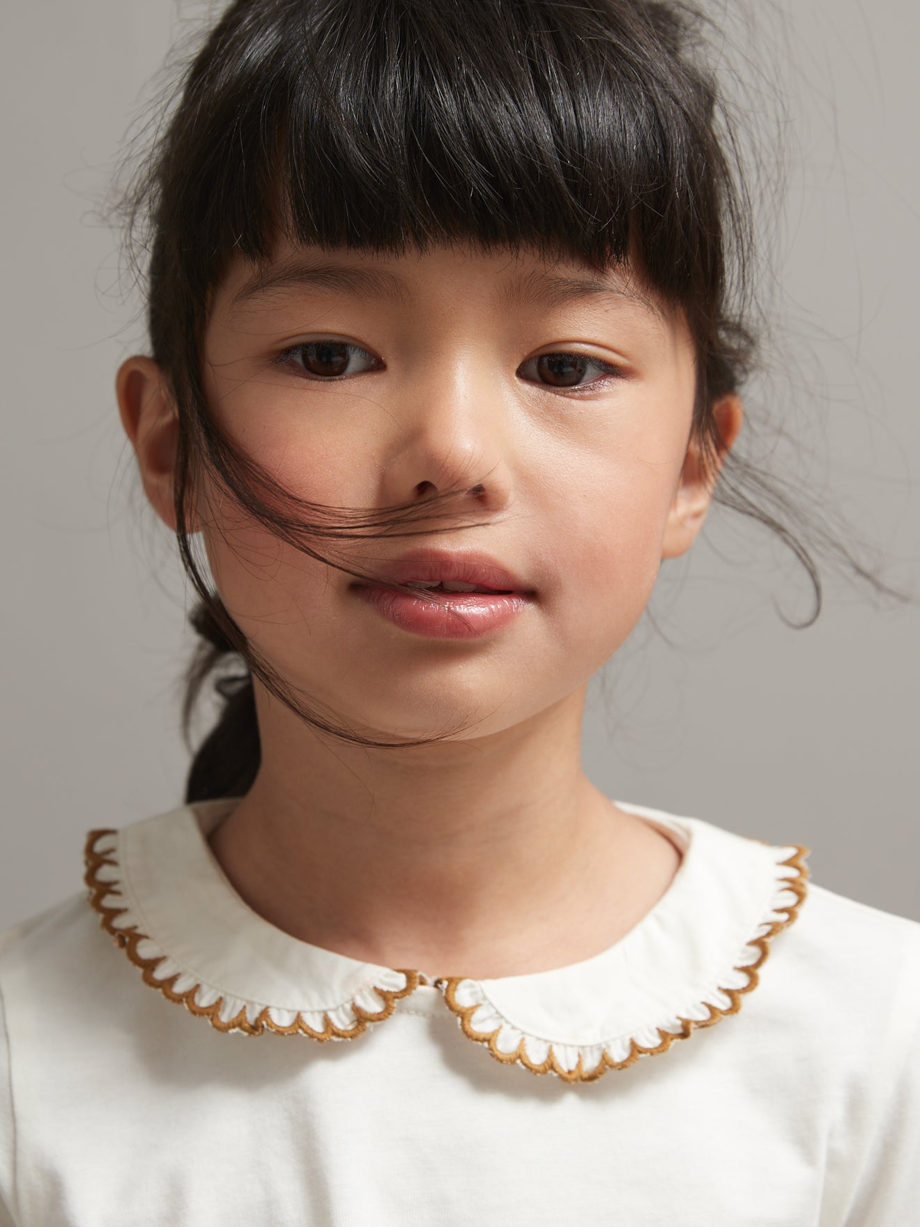 T-shirt col festonné en coton bio fille