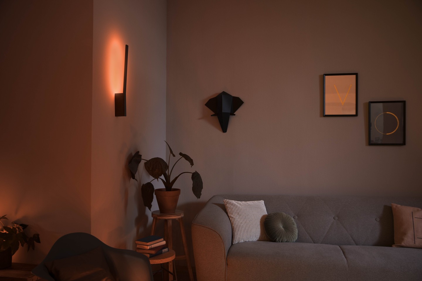 Philips Hue - Liane Wall Light Black - White & Color Ambiance - Black