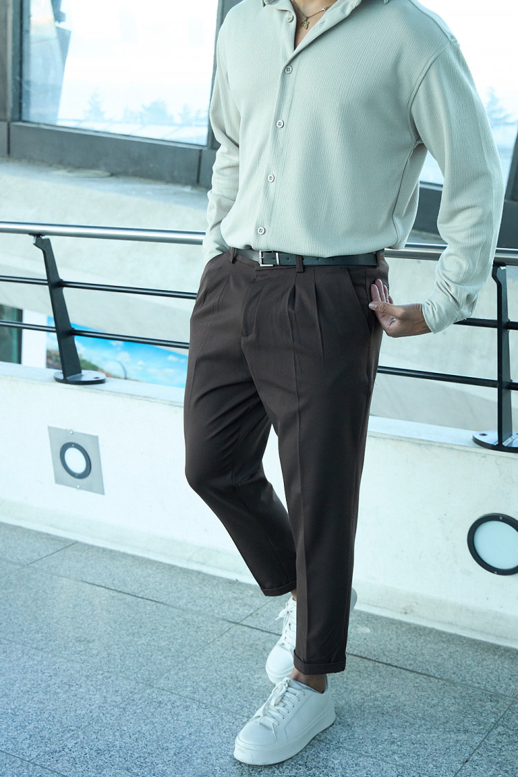 Pantalon à pince marron ceinturé
