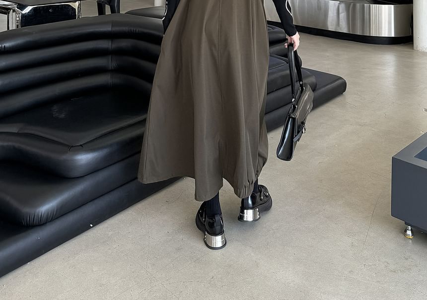 KUMI - Effen asymmetrische midi-A-lijn overalljurk