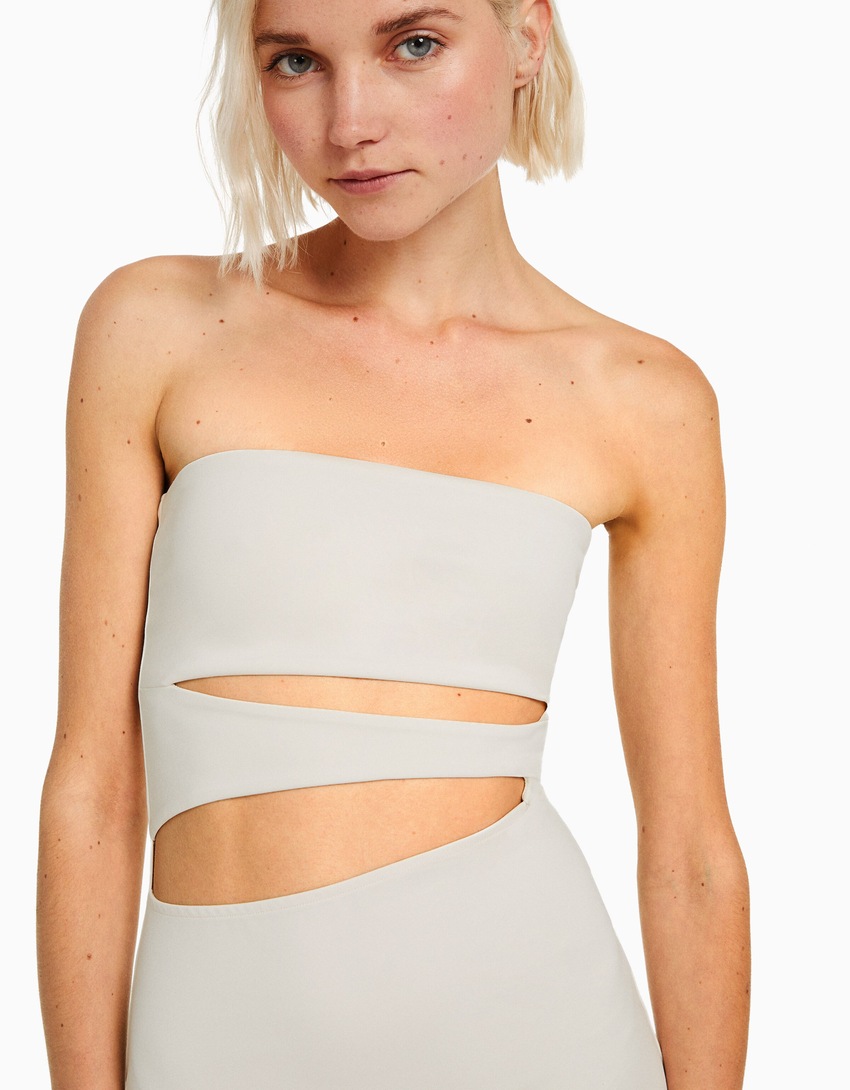 Vestido midi bandeau com recortes