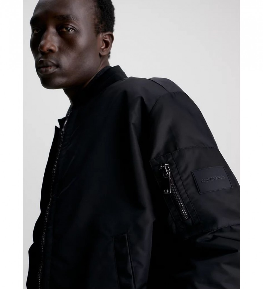 Jaqueta bomber de cetim preta Calvin Klein