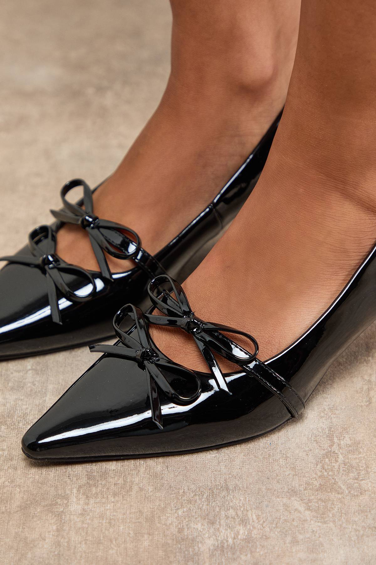 Oasis Escarpins Rita en synthétiquecuir Verni à Double Nœud Style Mary Jane avec Petit Talon