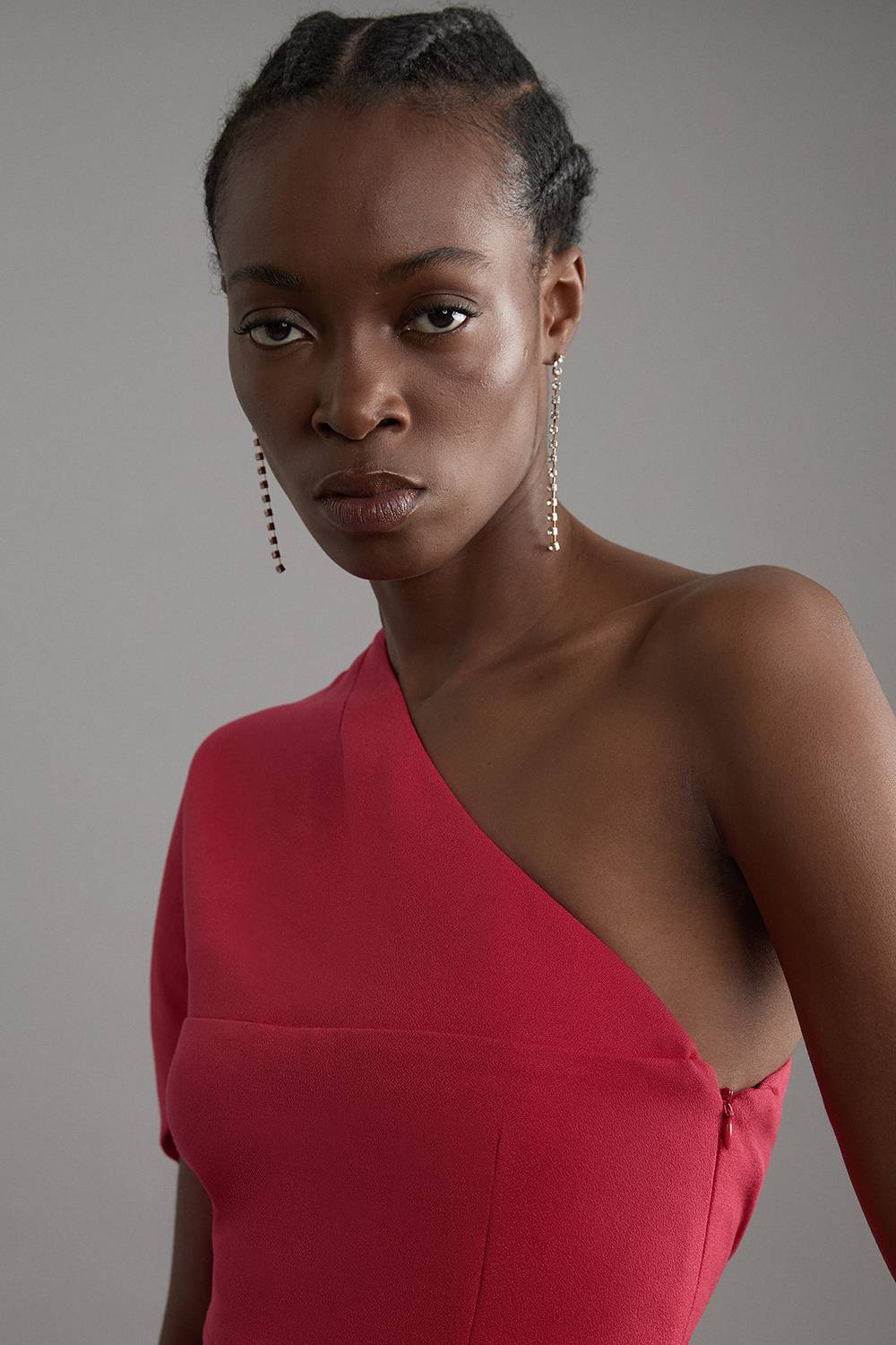 KarenMillen Robe midi structurée en crêpe avec détail cape asymétrique et coupe tailleur