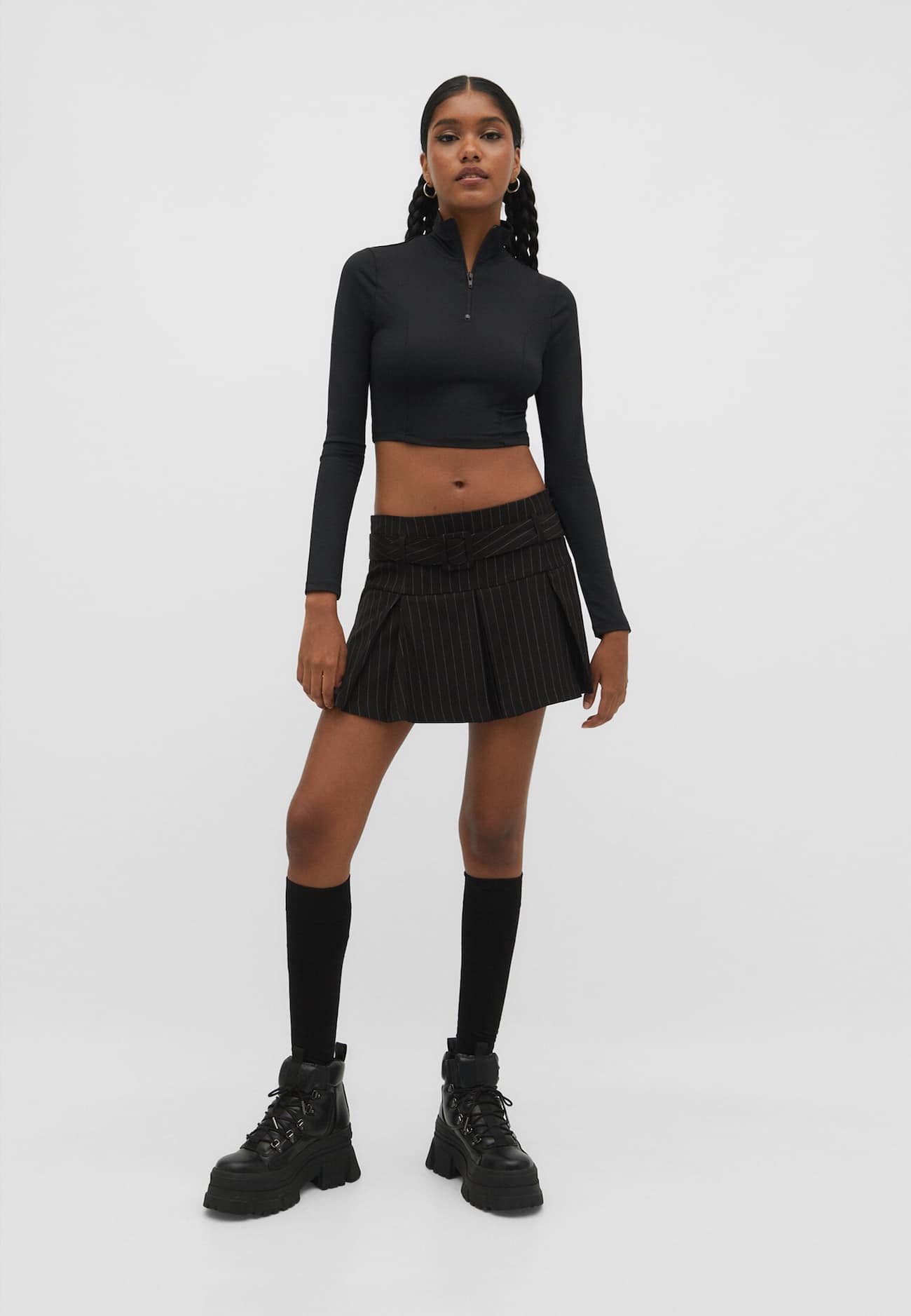 Camiseta com gola e zíper