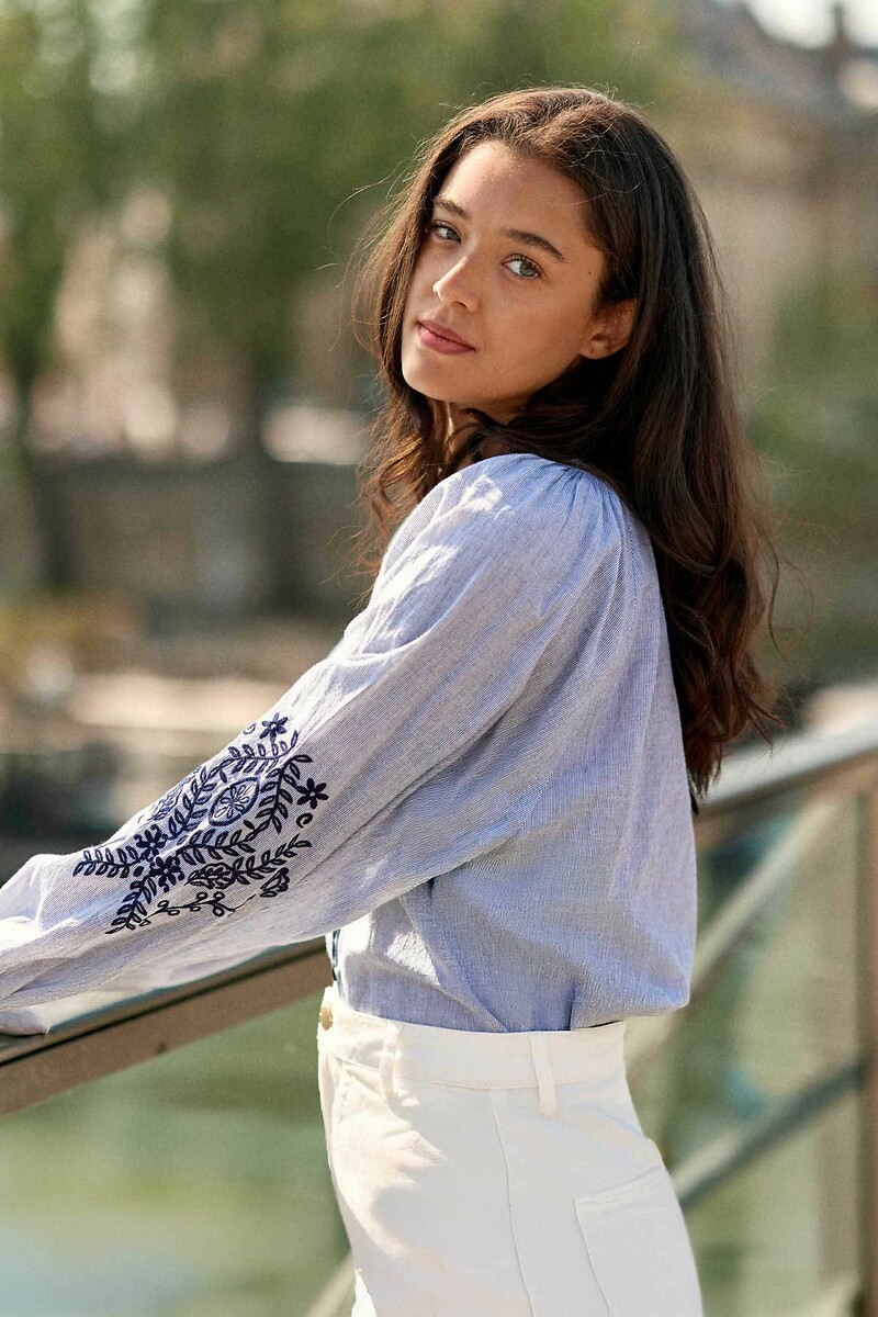 LA PETITE ETOILE<br>Blusa ampla com detalhes bordados, BLENA