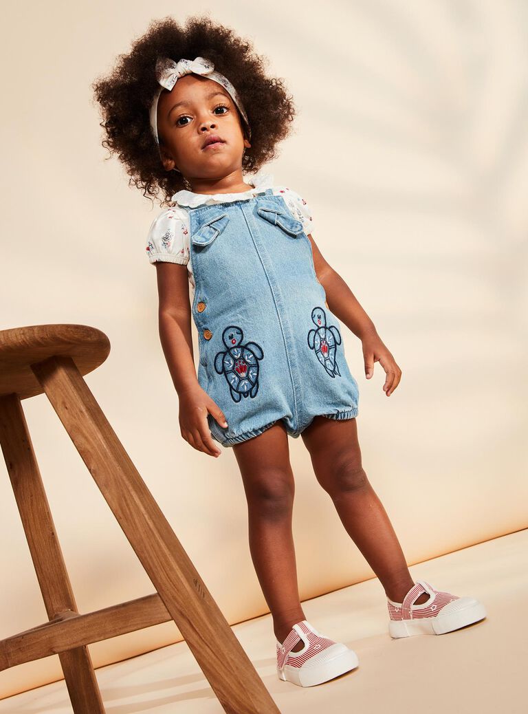 Barboteuse en denim bleu à broderies tortues
