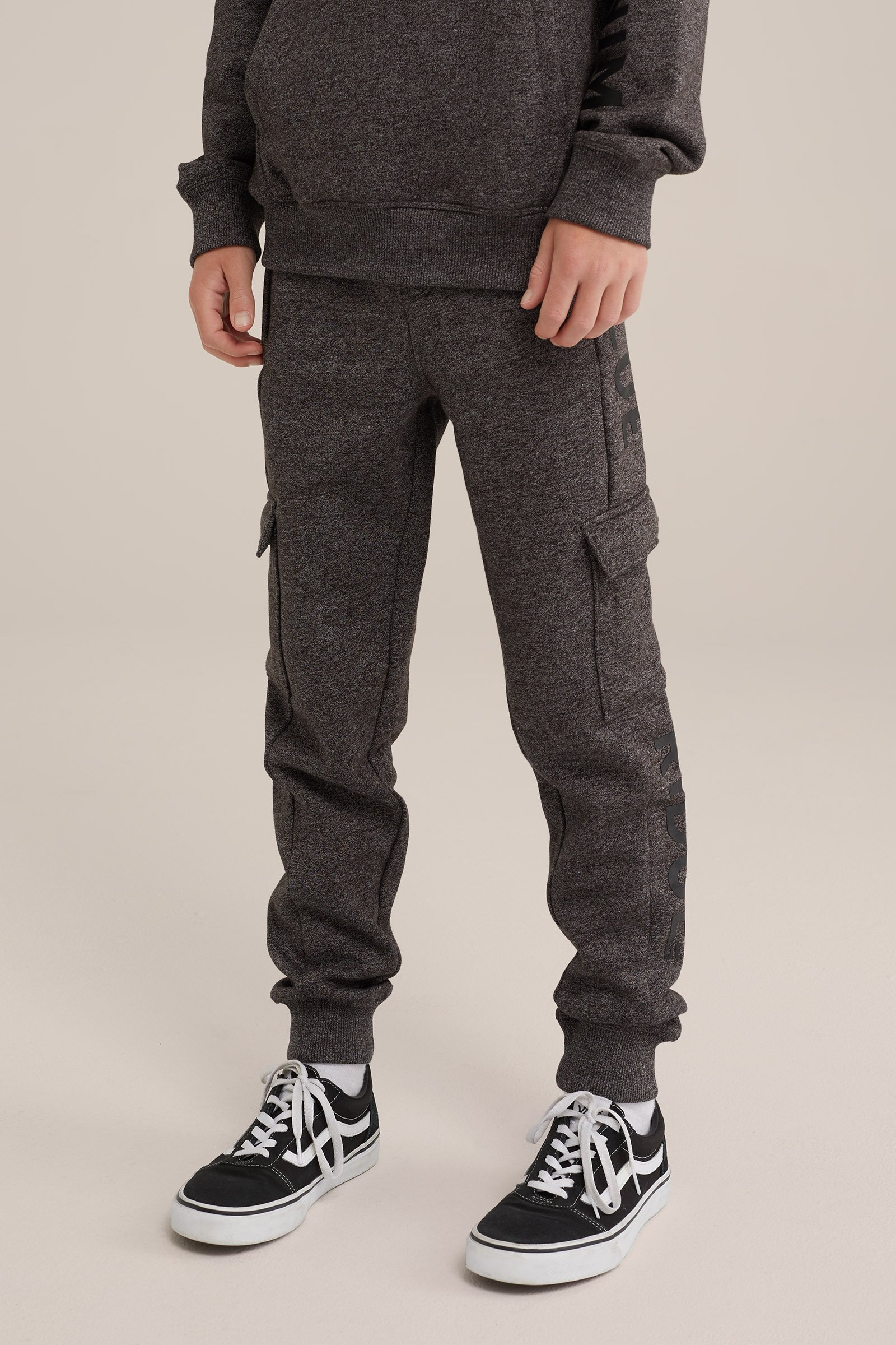Jongens joggingbroek met cargozakken en opdruk Blue Ridge Donkergrijs