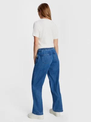 Calça jeans reta e relaxada de cintura alta adaptável