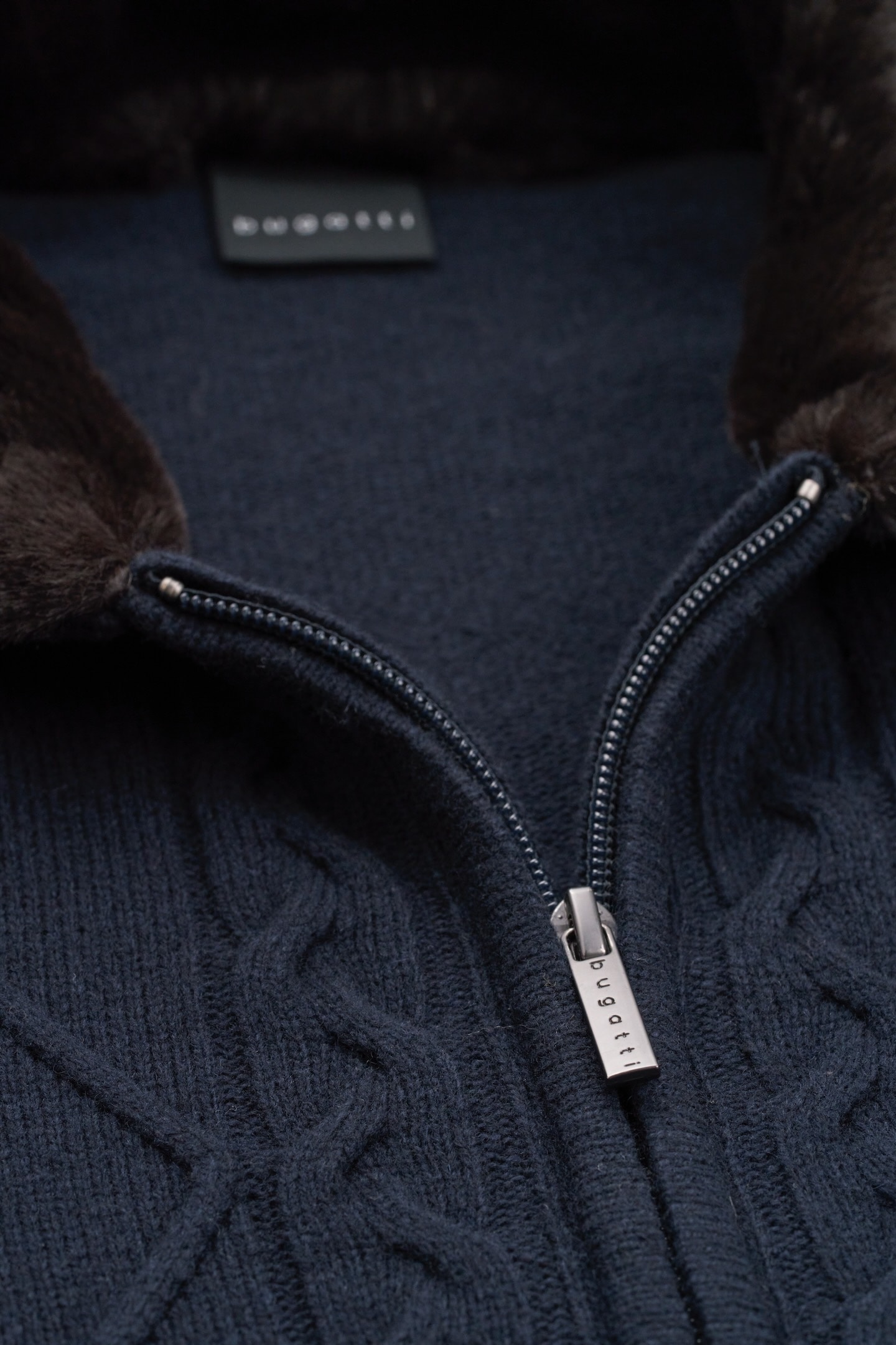 bugatti Strickjacke , mit unechtem Fellkragen