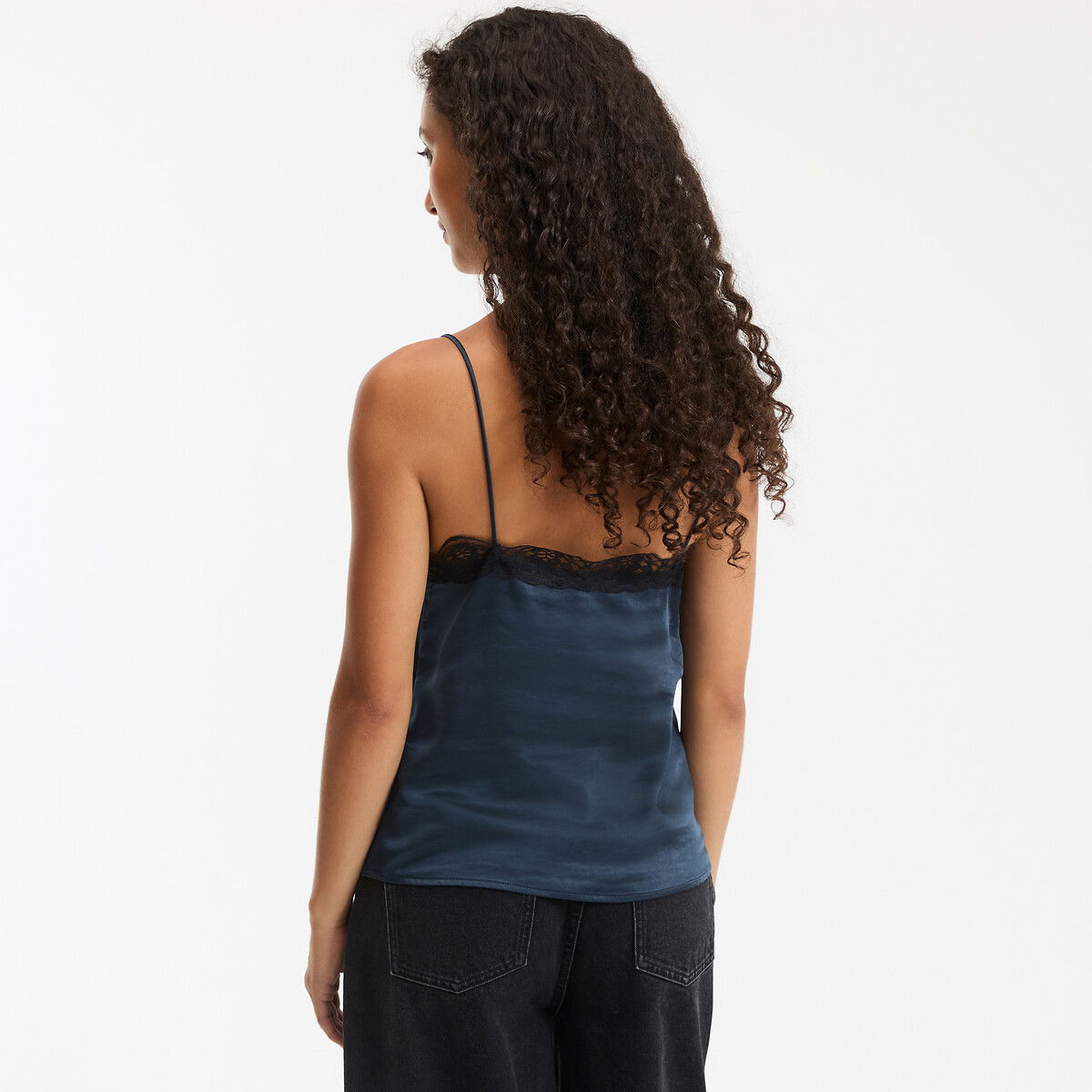COLEÇÃO LA REDOUTE<br>Camisa de cetim com decote em V, detalhe em renda e alças finas.