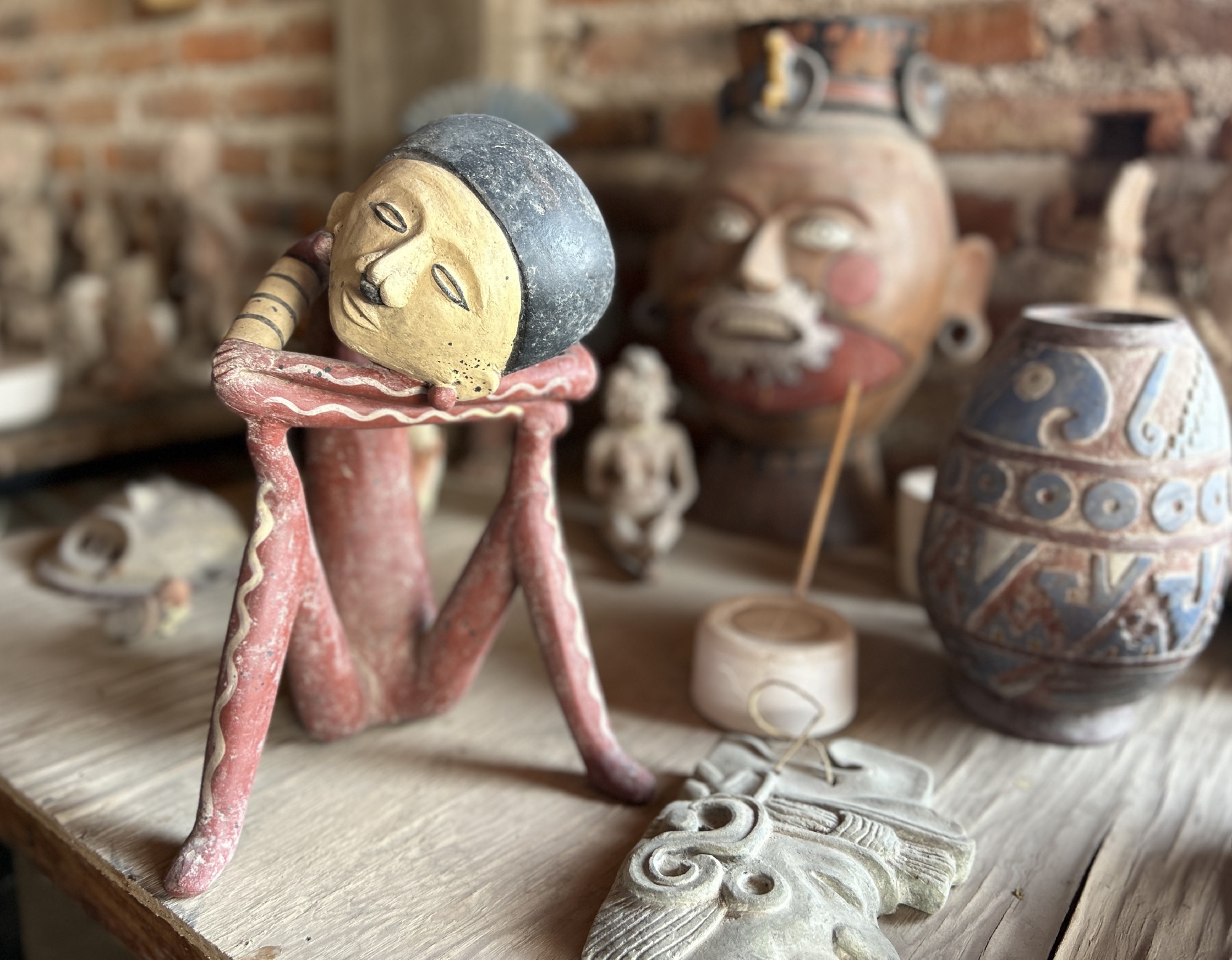 Terrakotta-Figur 'Nayarit', handbemalt, H 35 cm, B 25 cm, L 20 cm von fischer's lagerhaus
