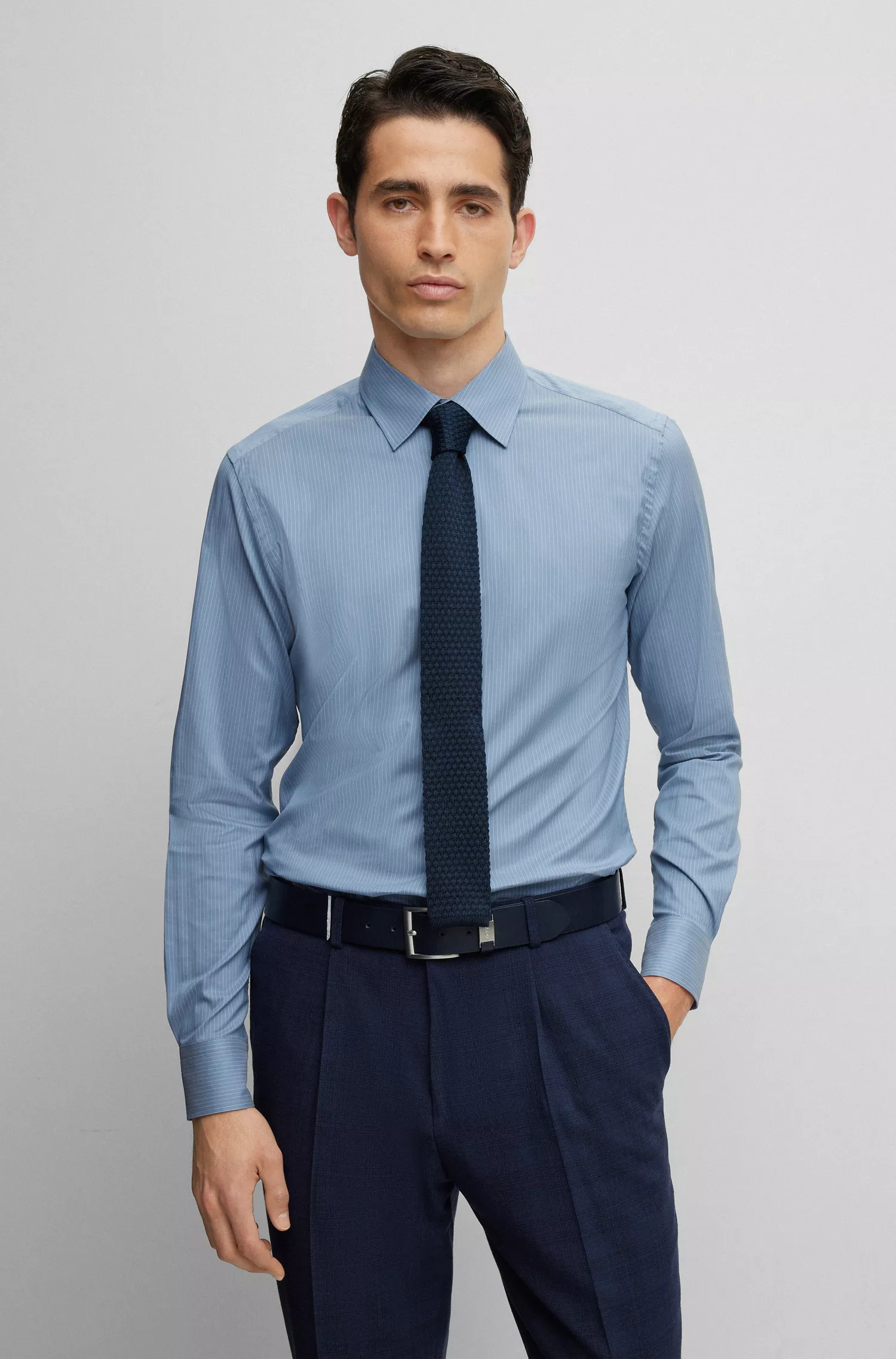 Gravata BOSS Camel em pura seda com estrutura de jacquard tricotado