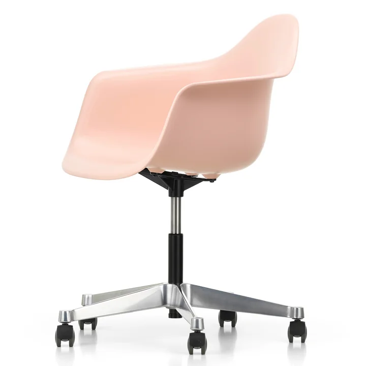 Vitra - Eames Plastic Armchair PACC RE, poliert / zartrosé, weiche Rollen (Hartboden)