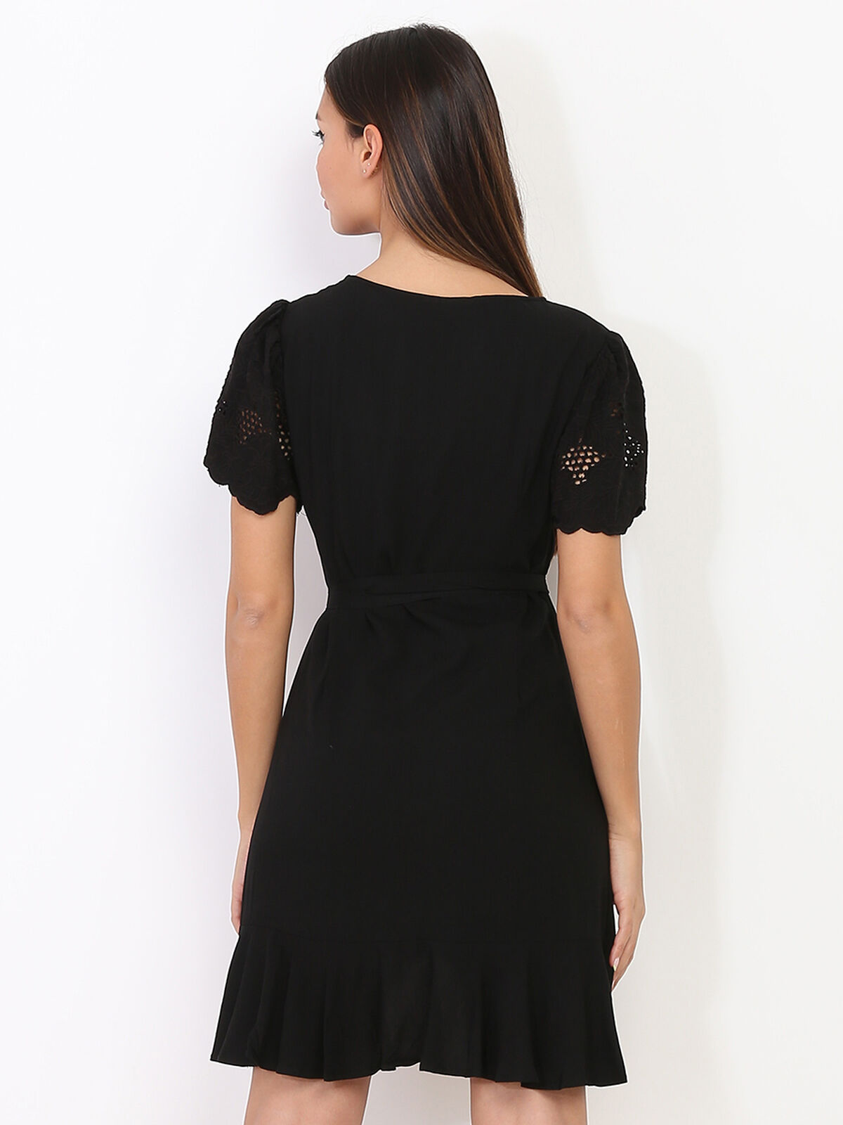 Robe à volants et manches en crochet- Noir