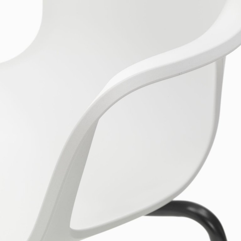 Vitra HAL RE armchair basic dark onderstel diepzwart