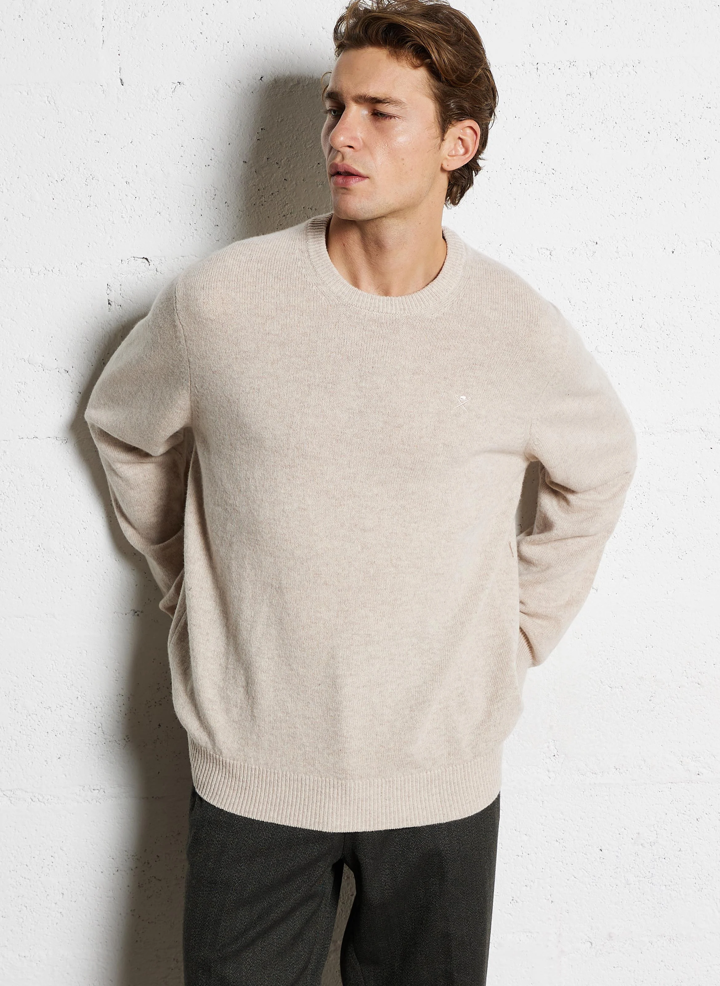 Pull regular-fit col rond brodé en laine | Blanc