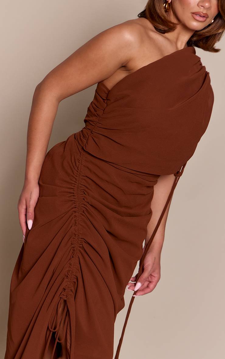 Chocolat Robe Drapée Asymétrique Shape Avec Détails