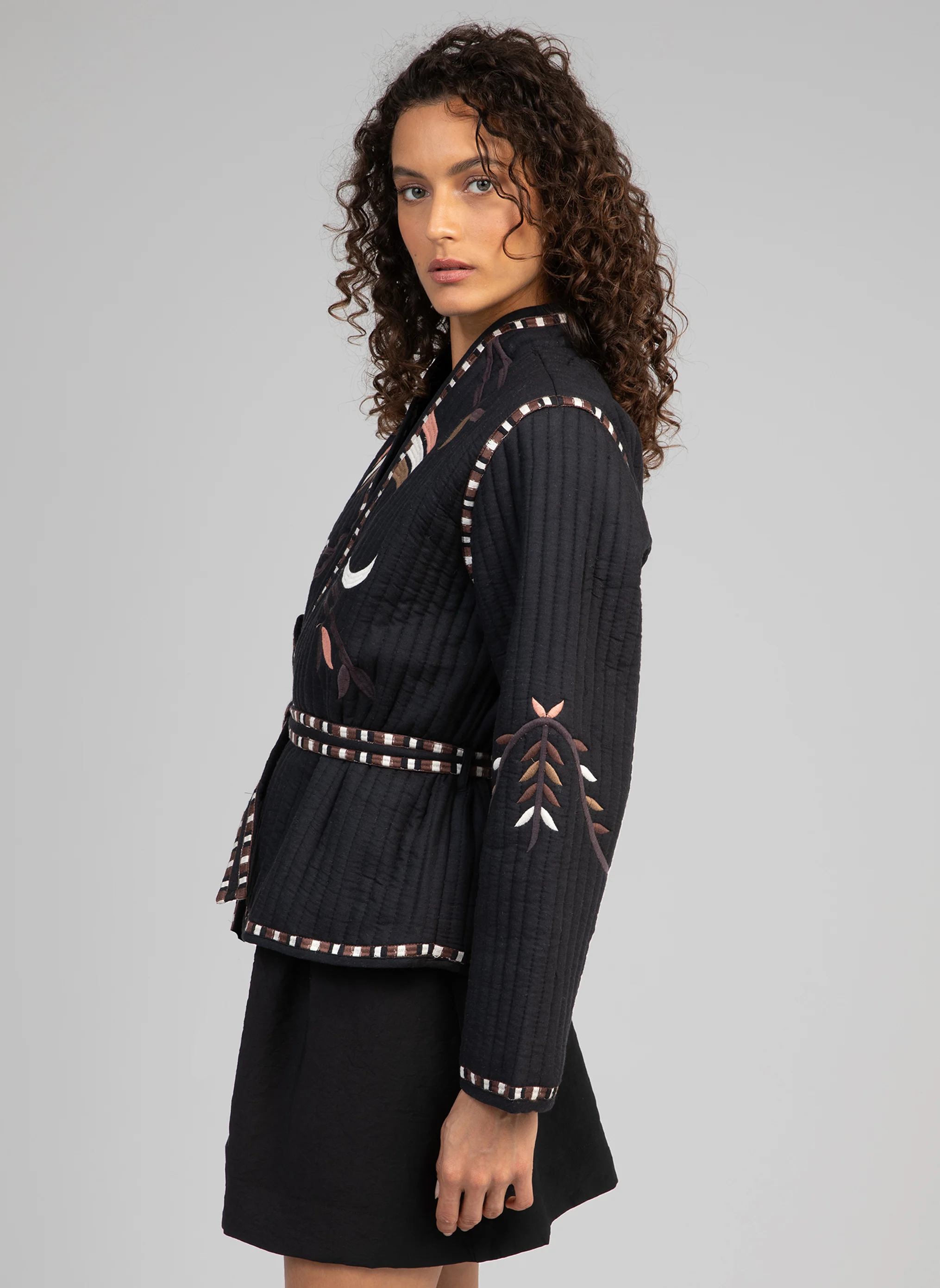 SARA - Veste cintrée brodée | Blanc