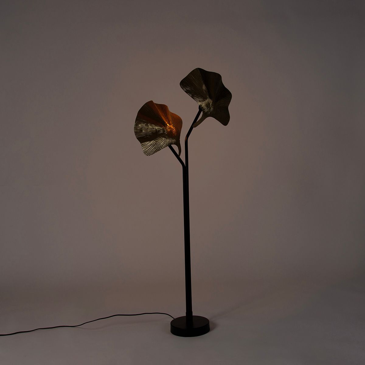 Oosterse vloerlamp messing met zwart 2-lichts - Louka
