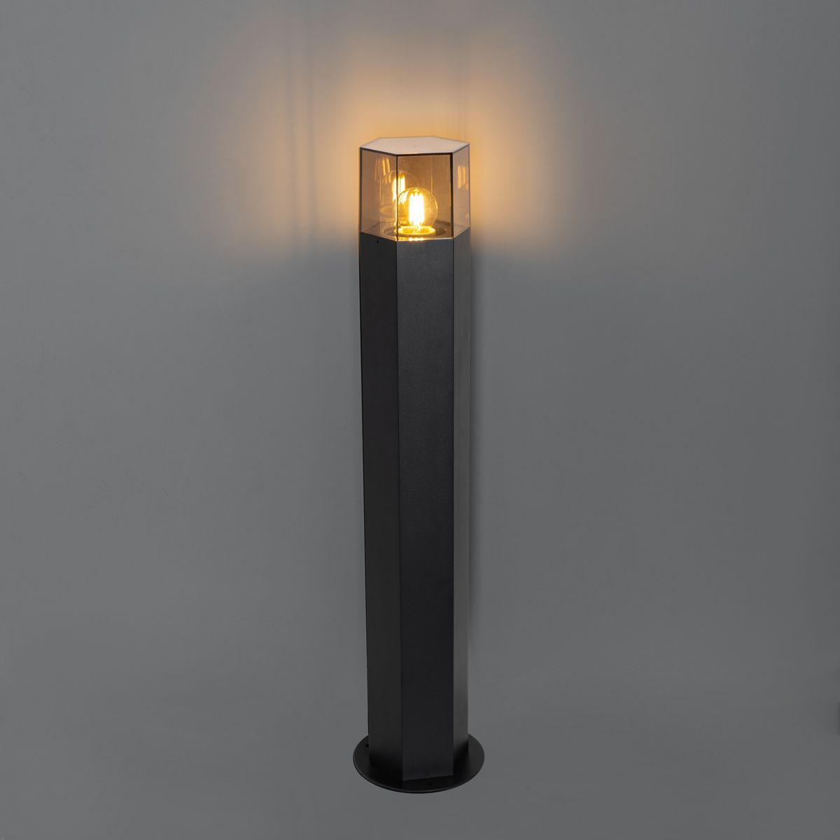 Staande buitenlamp zwart met smoke kap zeshoek 70 cm - Denmark