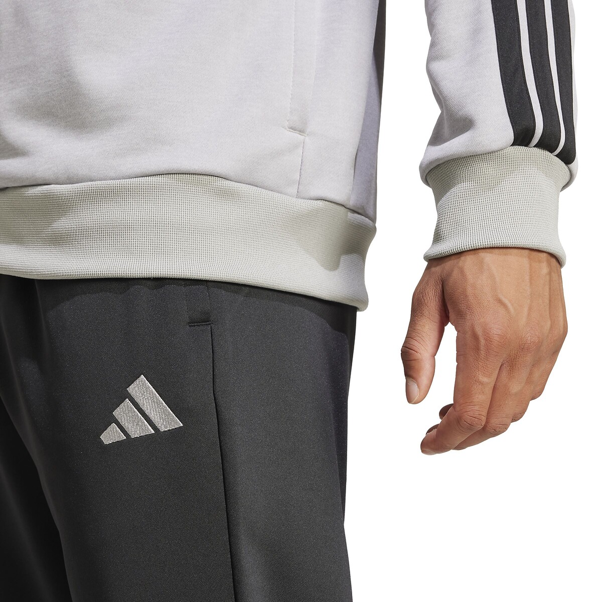 Roupa esportiva Adidas<br>Agasalho de treino com 3 listras
