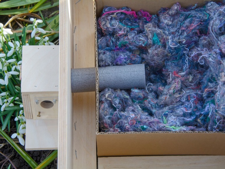 Hommelnestkast met vulmateriaal