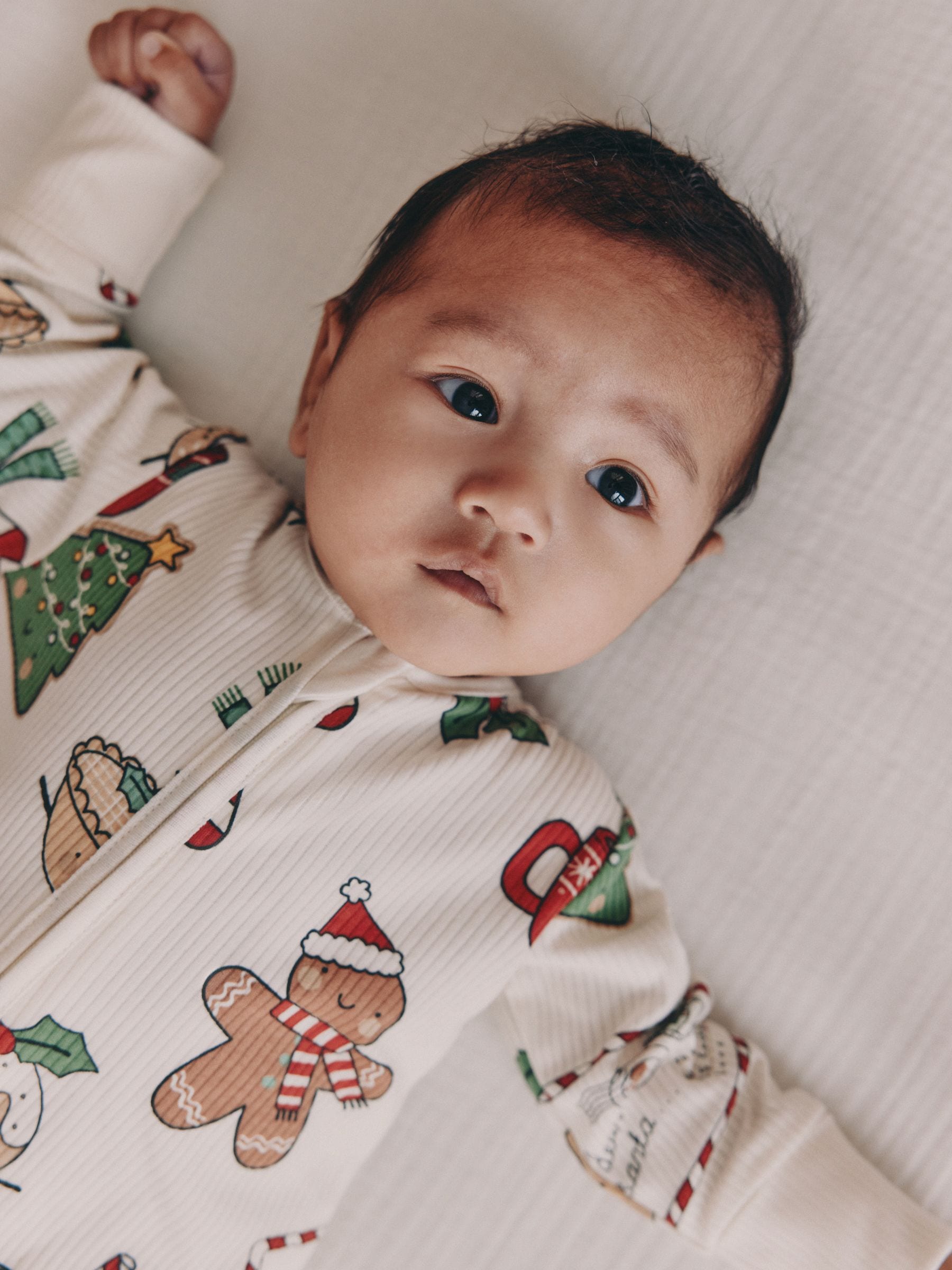 Multi - Kerstbabypyjama met figuurtjes (0mnd-3jr)