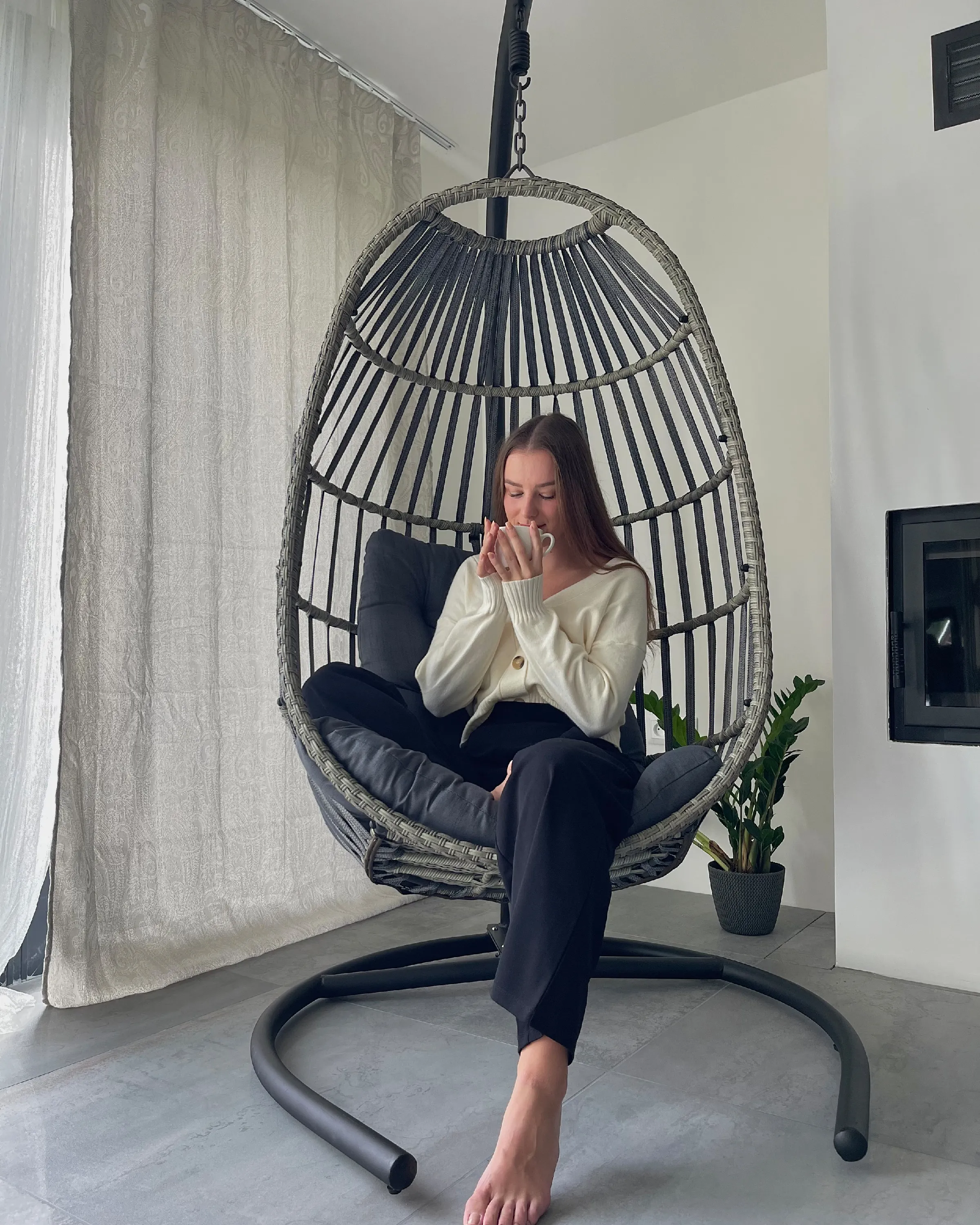 Hangstoel met standaard SESIA PE rotan Donkergrijs