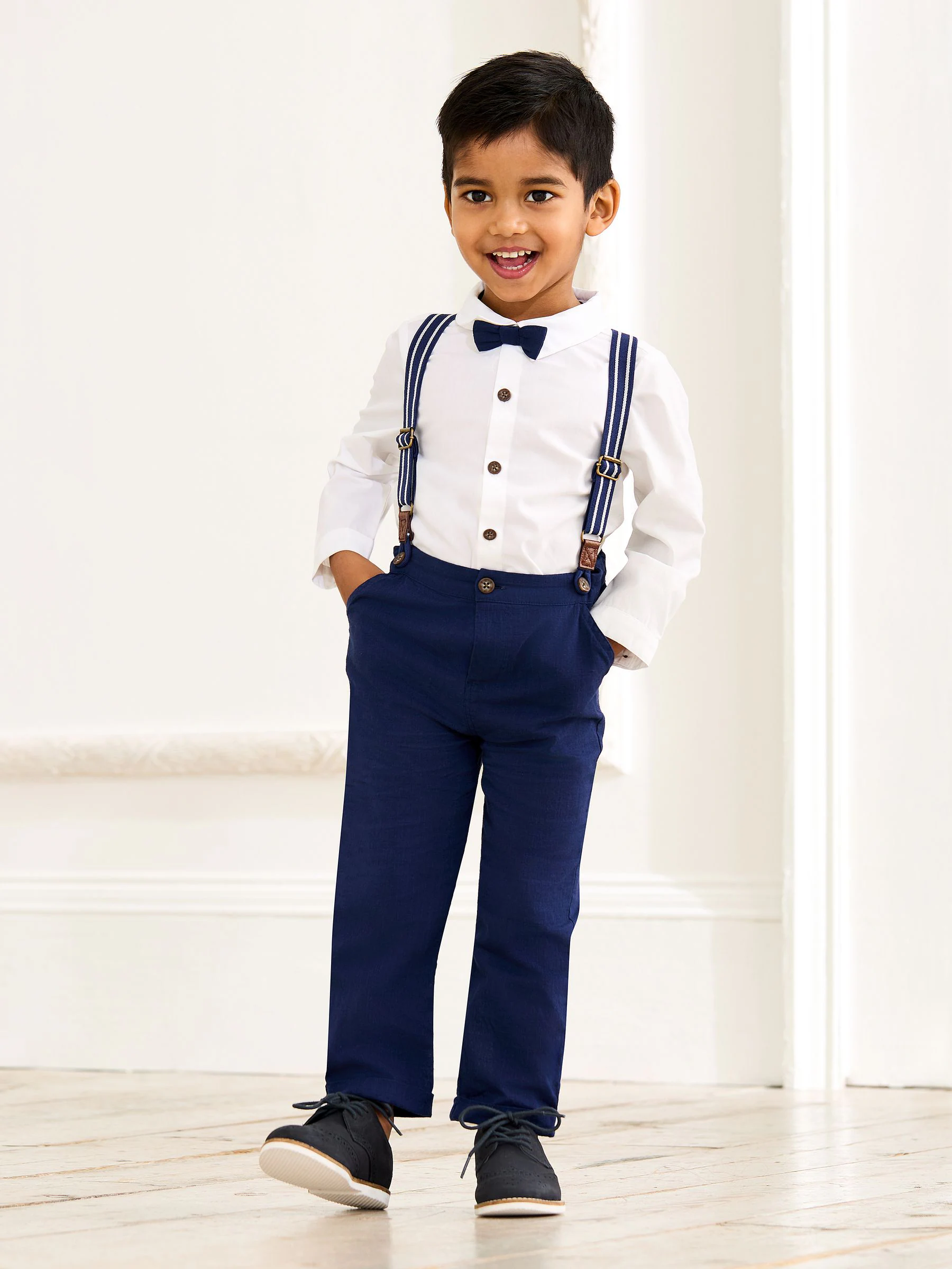 Marineblauw - JoJo Maman Bébé 4-delige set van overhemd en broek met strik en bretels