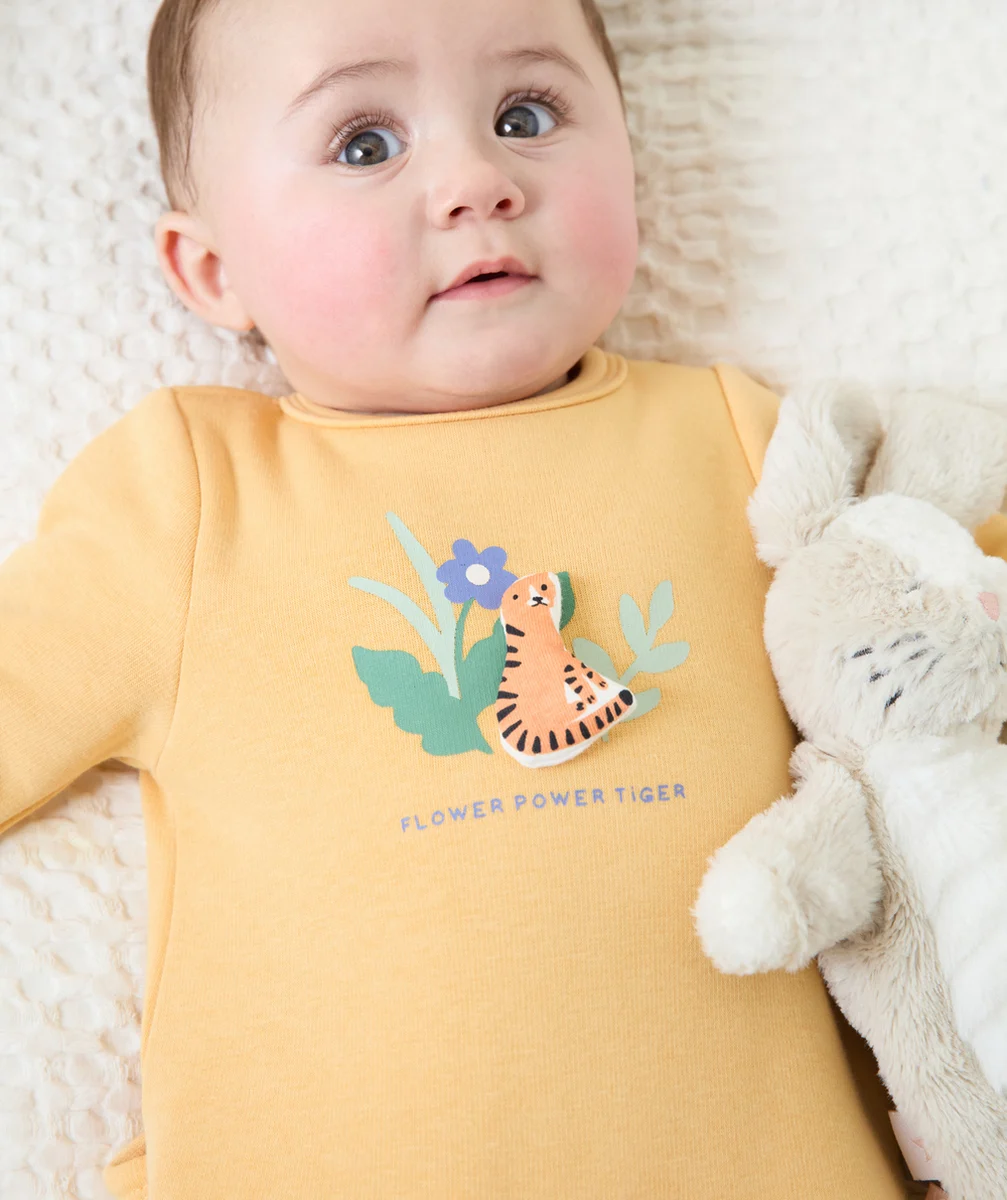 DORS-BIEN BÉBÉ EN FIBRES RECYCLÉES JAUNE AVEC TIGRE EN RELIEF