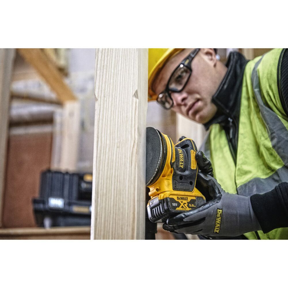 EKSENTERSLIPER DEWALT DCW210N 18V UTEN BATTERI