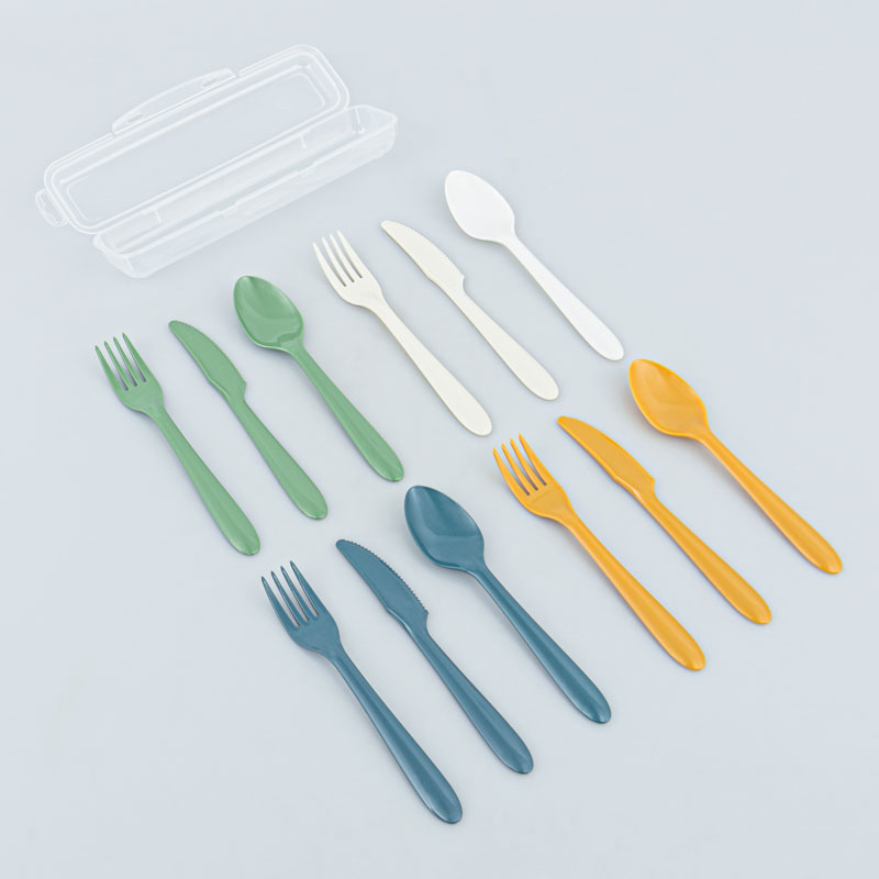 Set de 12 couverts réutilisables avec étui