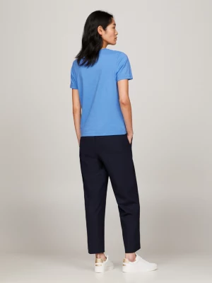 Camiseta com gola redonda e bordado de brasão
