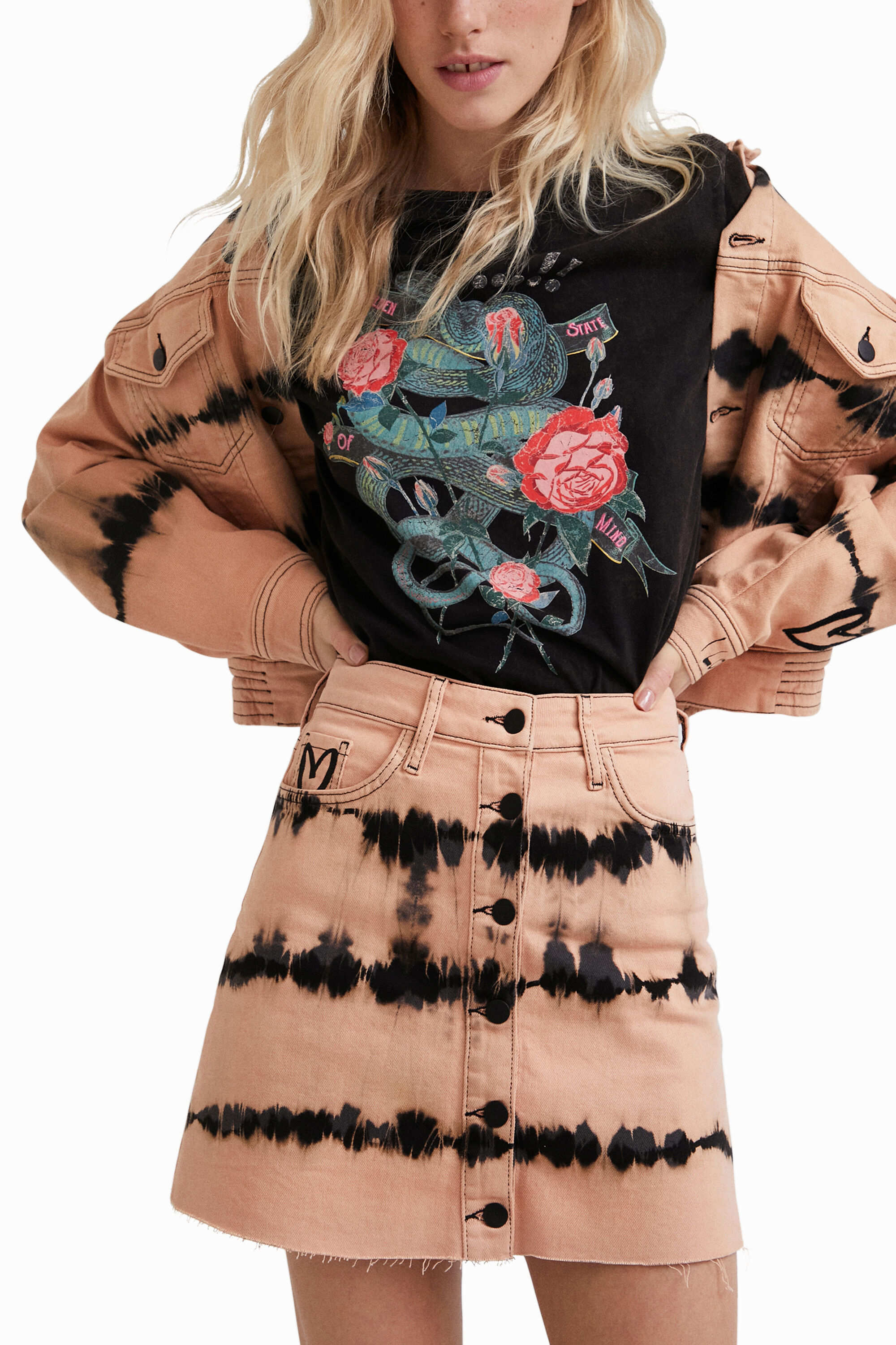 Mini-jupe en jean tie and dye