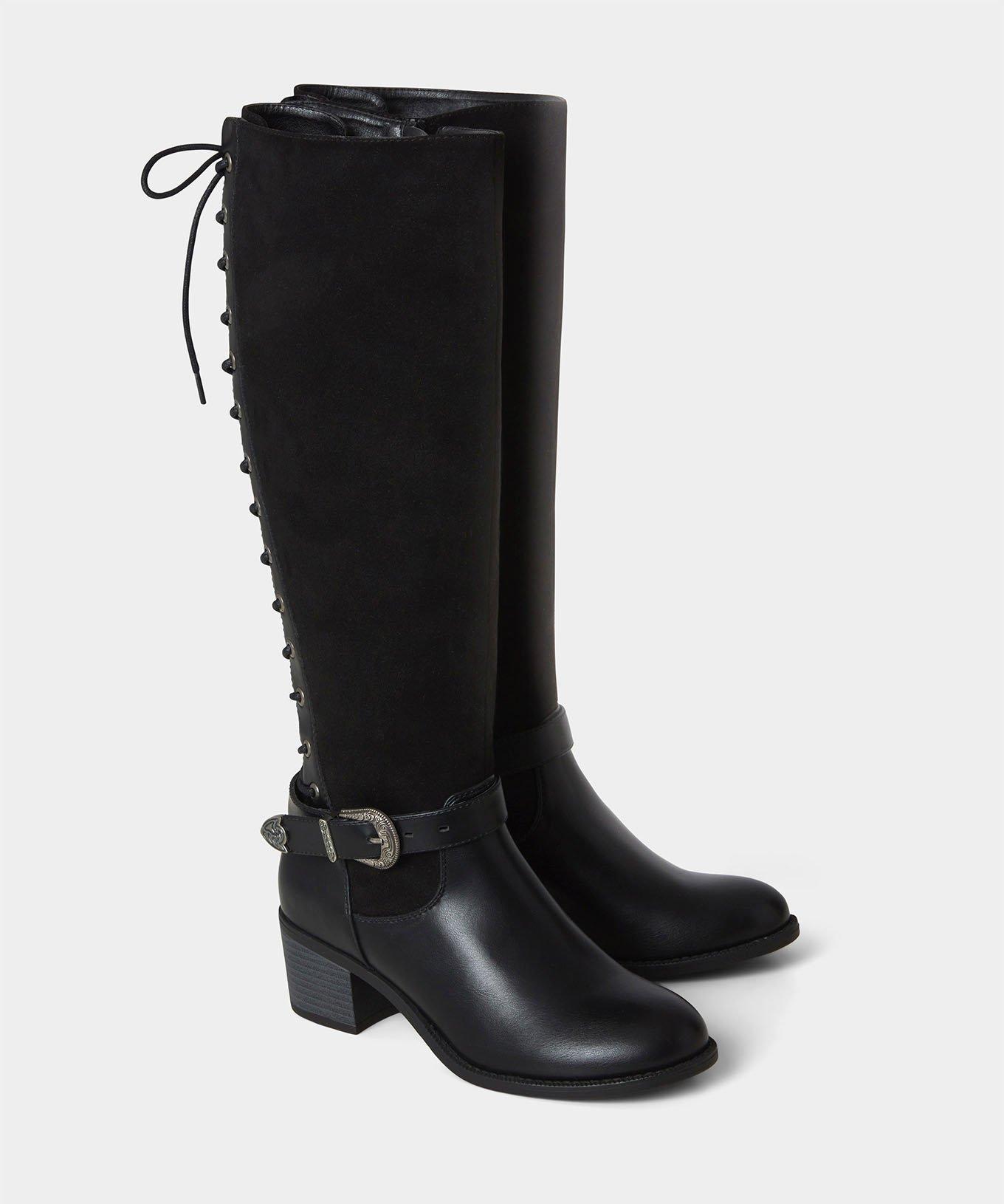 Stiefel mit Schnürung und Zierschnalle