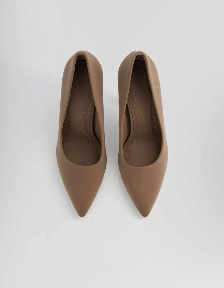 Sapatos de salto alto