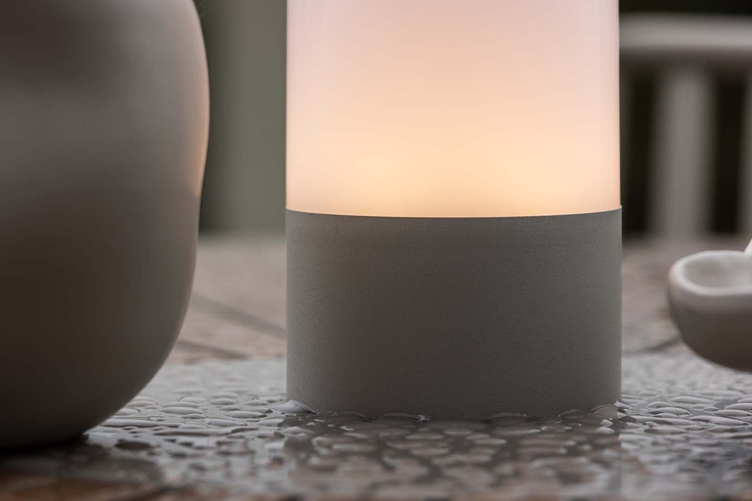 Tubu LED tafellamp voor buiten, grijs. 10 x 10 x 18 cm