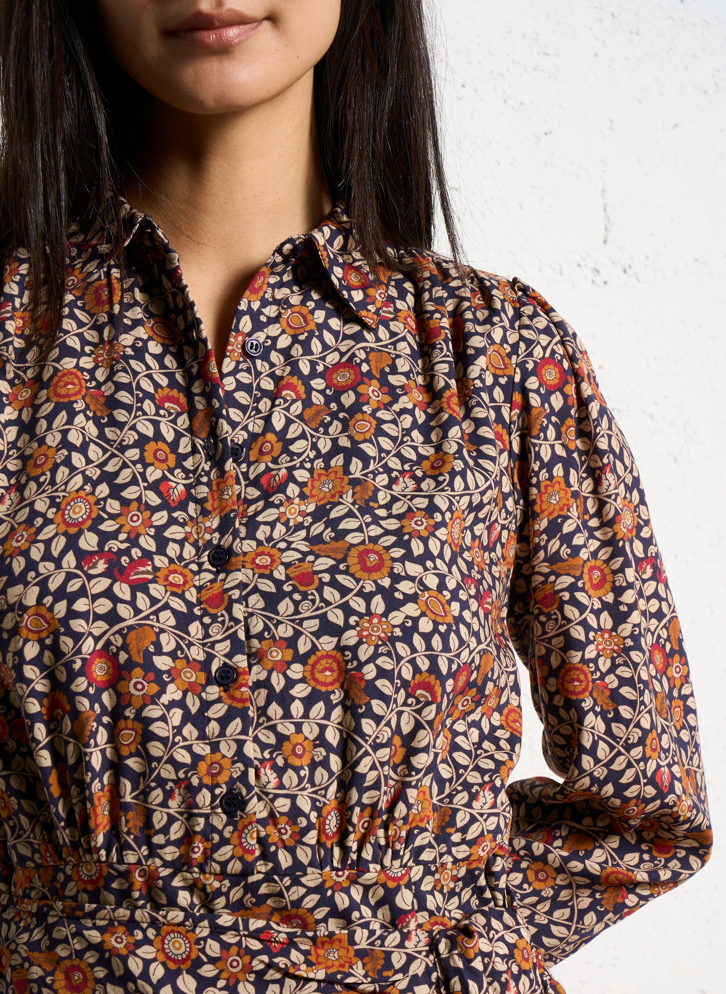 ROMANCE - Robe courte col chemise à imprimé floral | Noir
