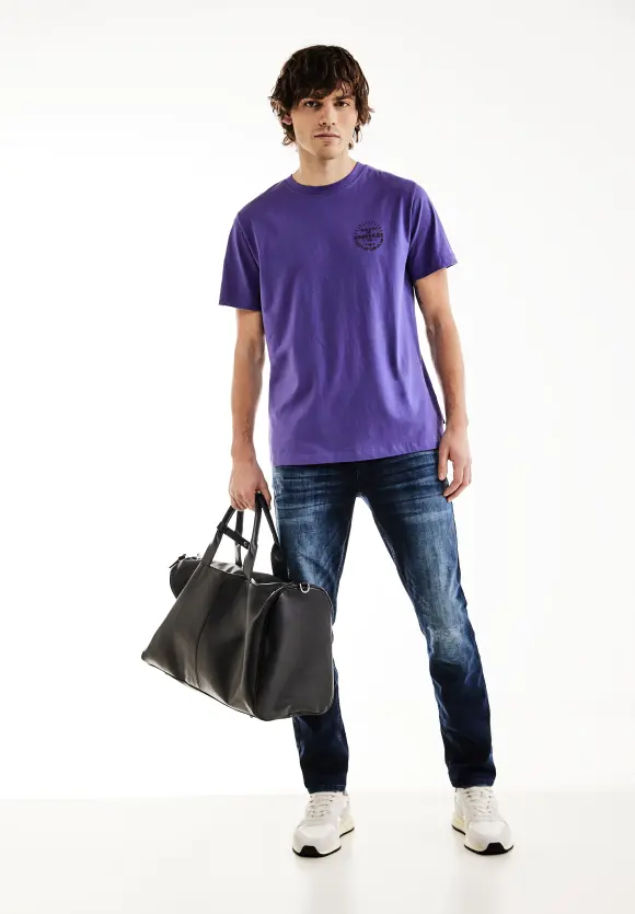 T-Shirt mit Brustprint - ultra violet