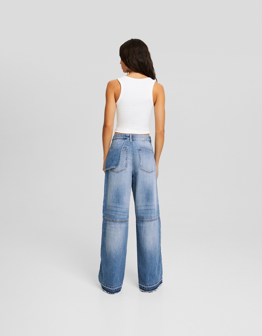 Calça jeans de perna larga com detalhe na cintura