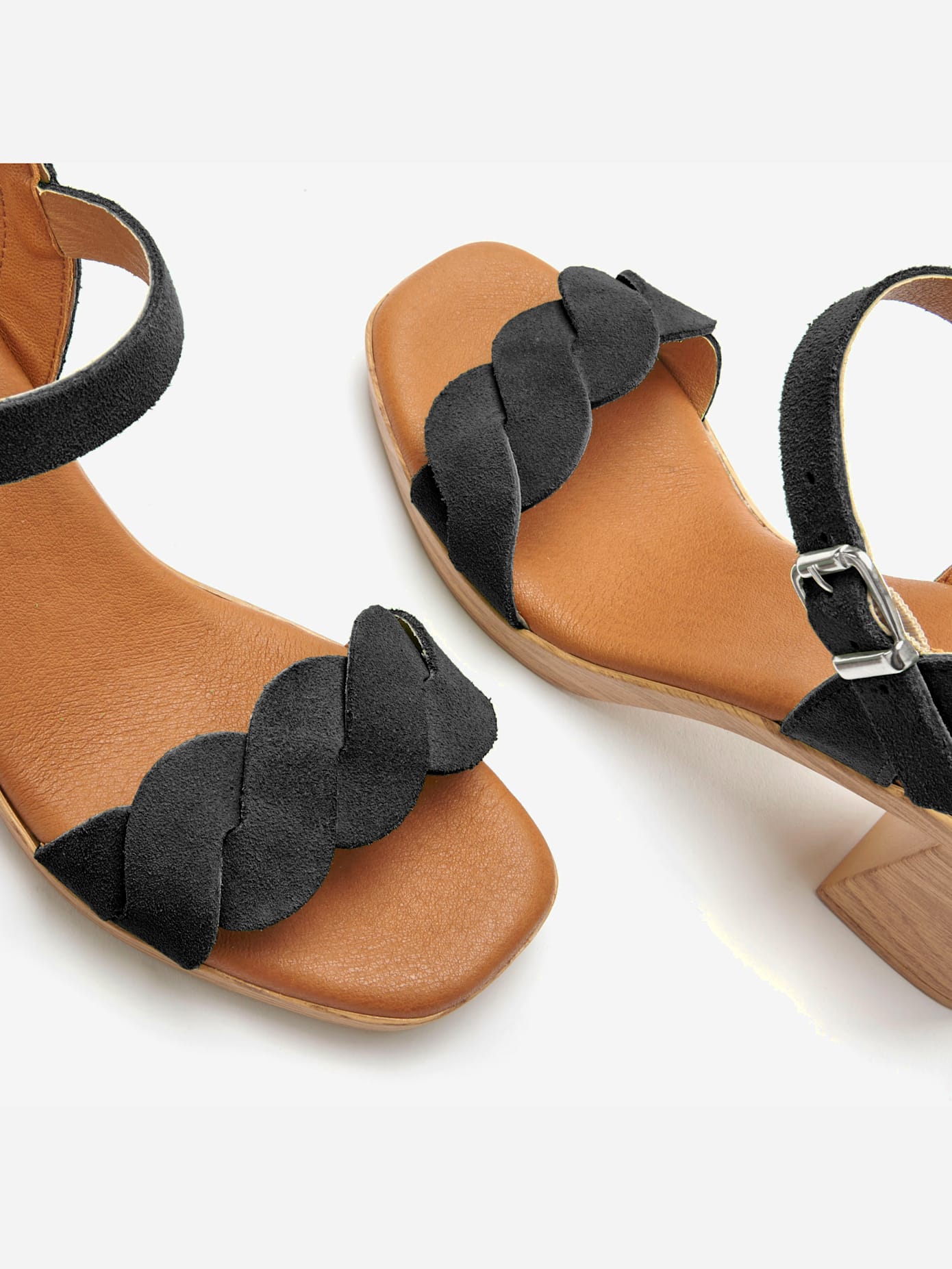 Sandales à brides talon bottier confortable et bride à l'effet tressé