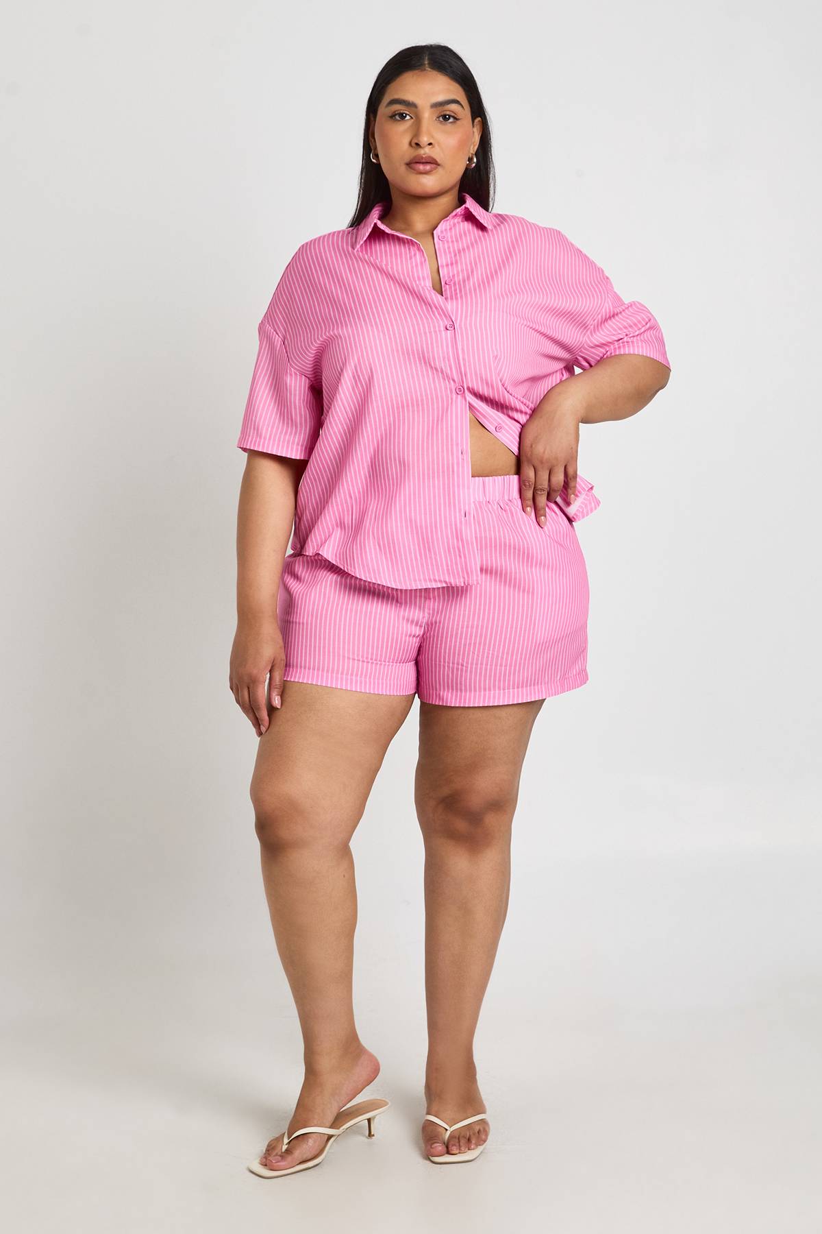 boohoo Short Grande Taille À Taille Élastiquée Et Rayures