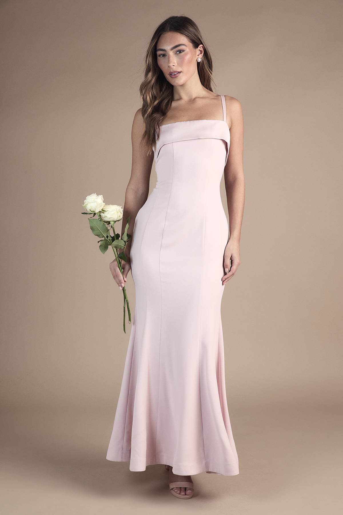 Coast Robe de Demoiselle d'Honneur Ajustée à Bretelles avec Finitions Satin