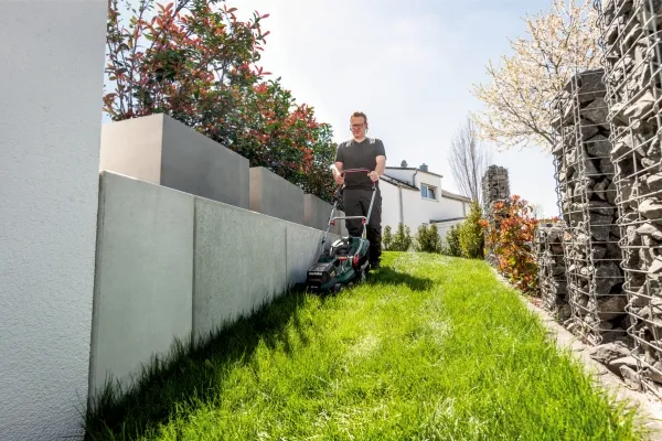 Metabo RM 36-18 LTX BL 36 - Græsslåmaskine - ledningfri - 18 V - 5.2 Ah - 2 batterier - 4000 opm - 36 cm - 14 kg