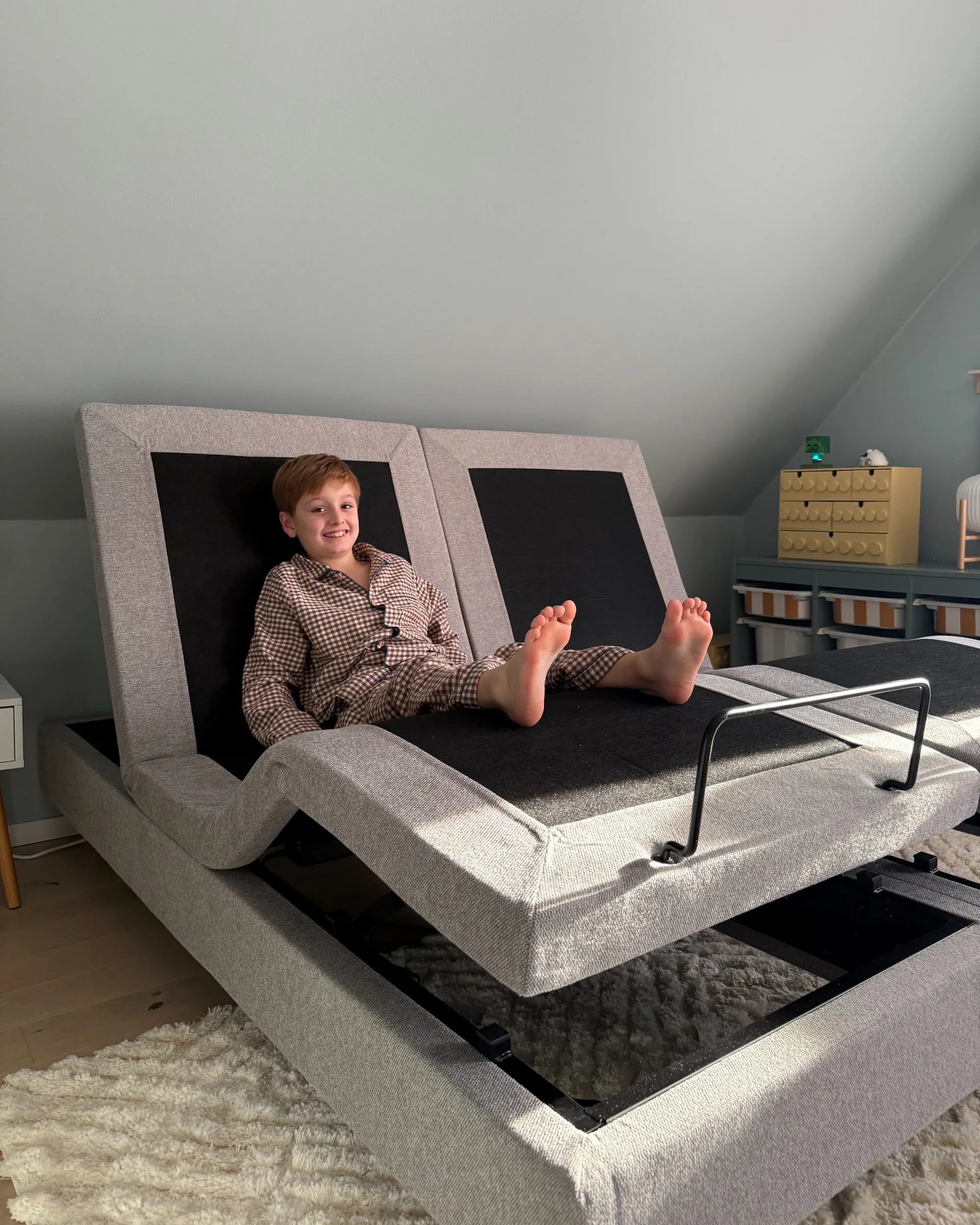 Verstelbaar bed zonder hoofdbord Stof CASTELLAN 160 x 200 cm Lichtgrijs