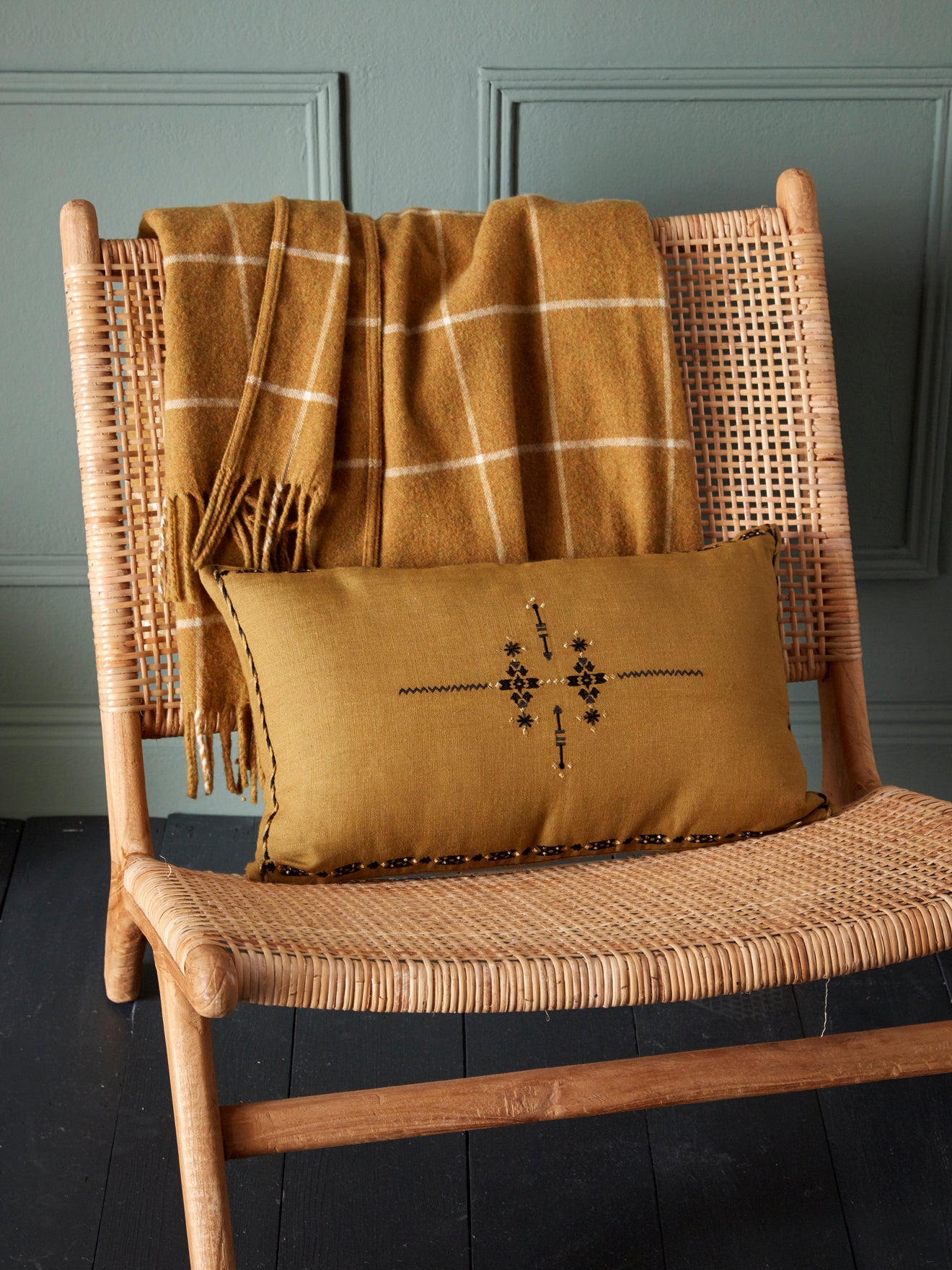 Housse de coussin brodée en lin