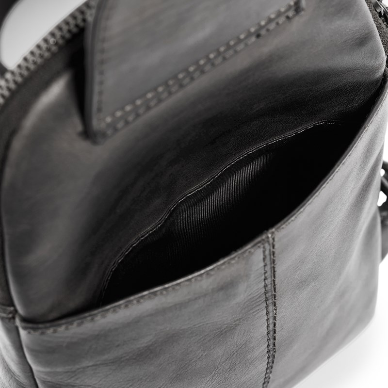 Pia Ries<br>Sling bag