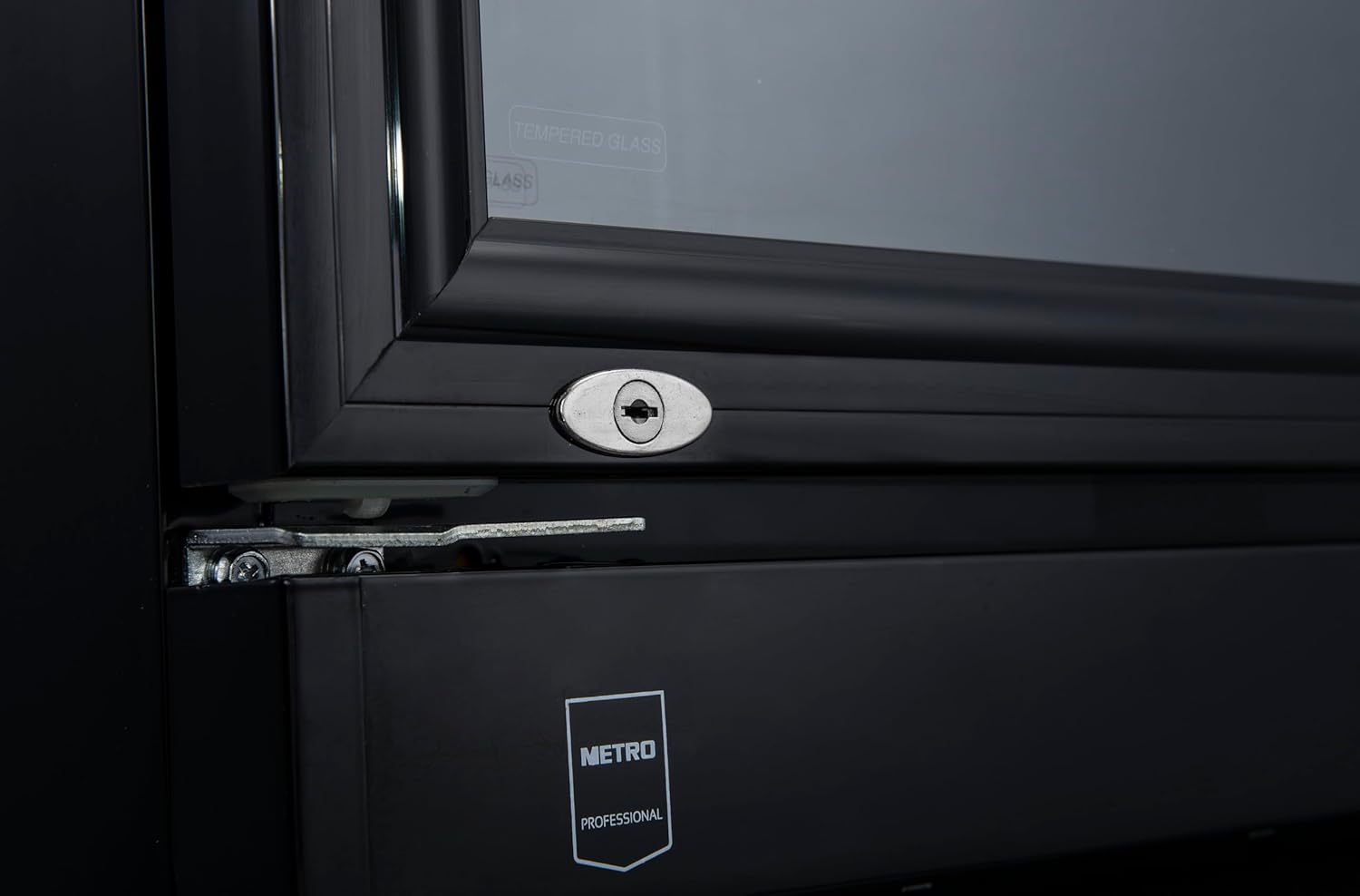 METRO Professional Glastürkühlschrank GSC2350B, Glas/Kunststoff, 324 L, Umluftkühlung, 180 W, mit Schloss, schwarz
